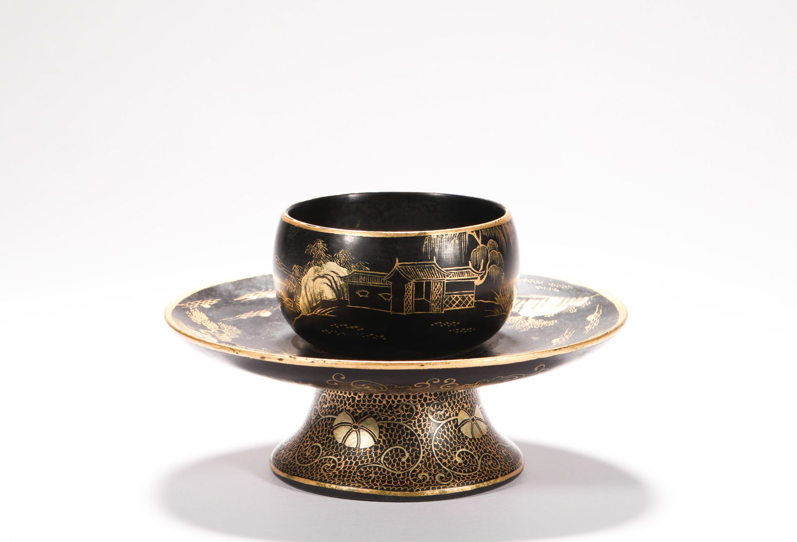 QING DYNASTY QIANLONG LACQUERWARE TEACUP: H:8.5cm(3.35in) D:15.5cm(6.10in) Weight:140g(0.31lb)