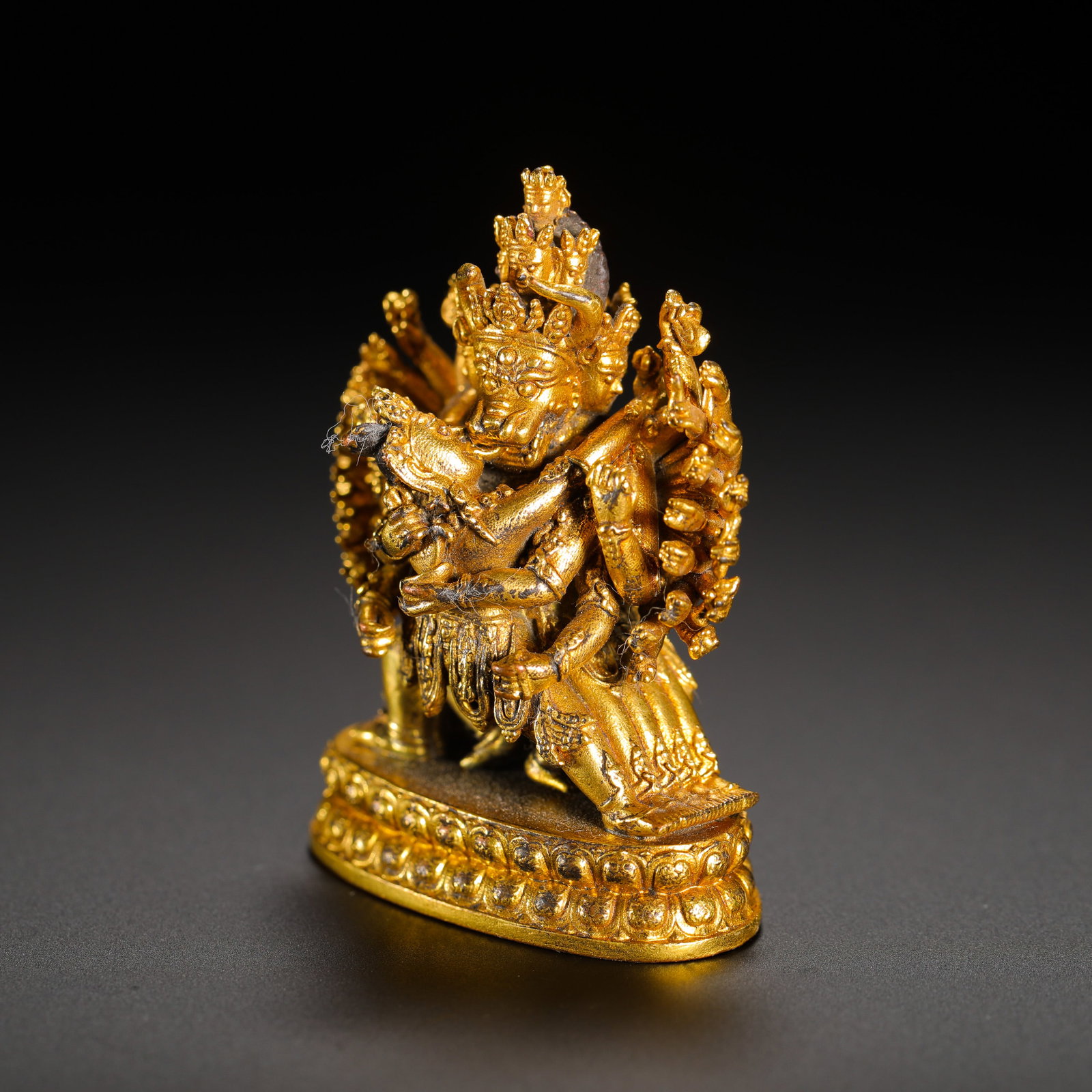 QING DYNASTY GILDED BRONZE STATUE OF THE GREAT VAJRA INCH BUDDHA ON THE BODY (1 of 11)