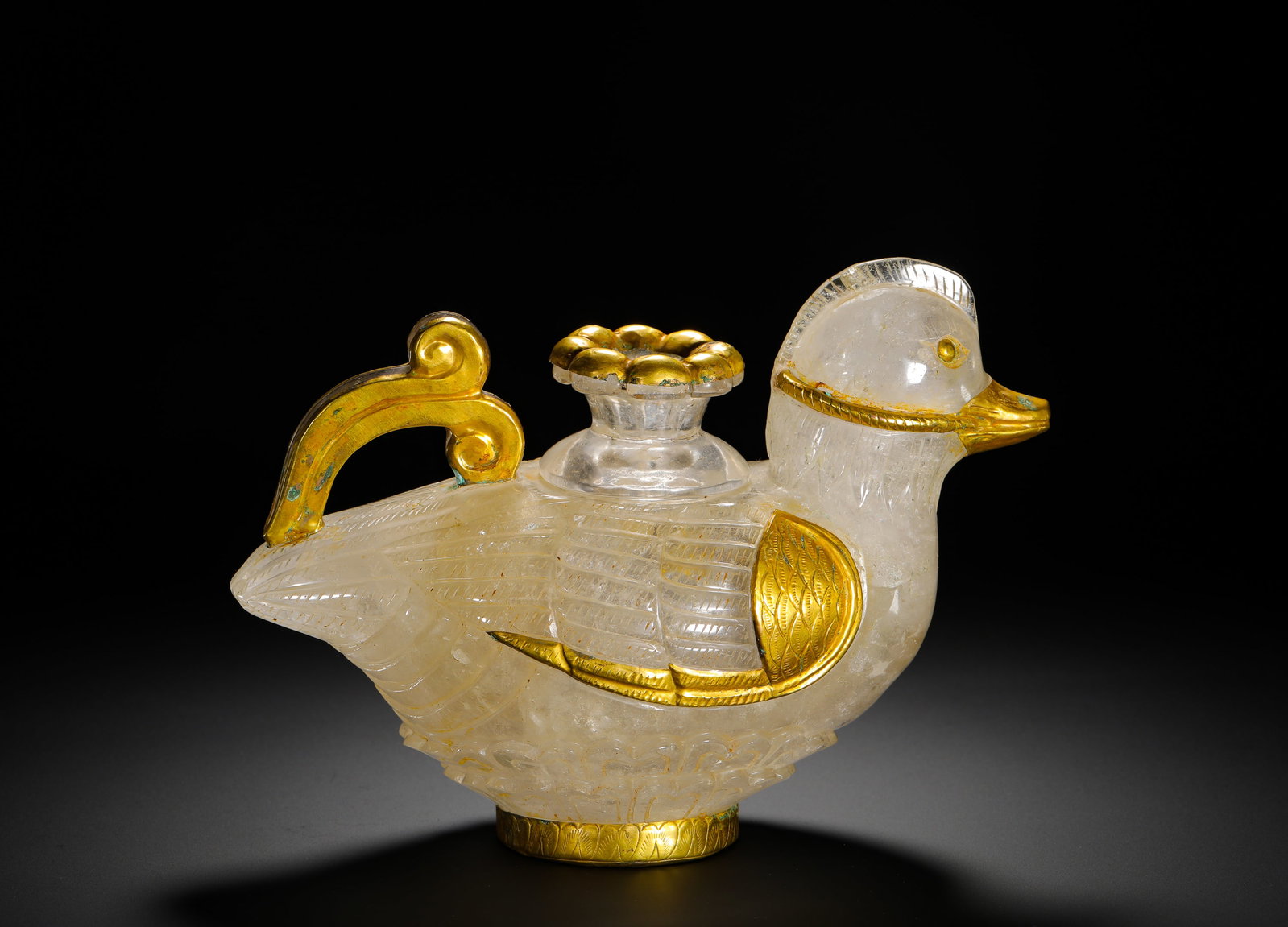 QING DYNASTY CRYSTAL GILDED MANDARIN DUCK COVERED POT: Height:14cm(5.51in) Width:19.5cm(7.68in) Weight:1160g(2.56lb)Qing Dynasty rock crystal duck-shaped covered censer with gilt fittings. Solid hollowed crystal carving with feather lines, lotus lid and c