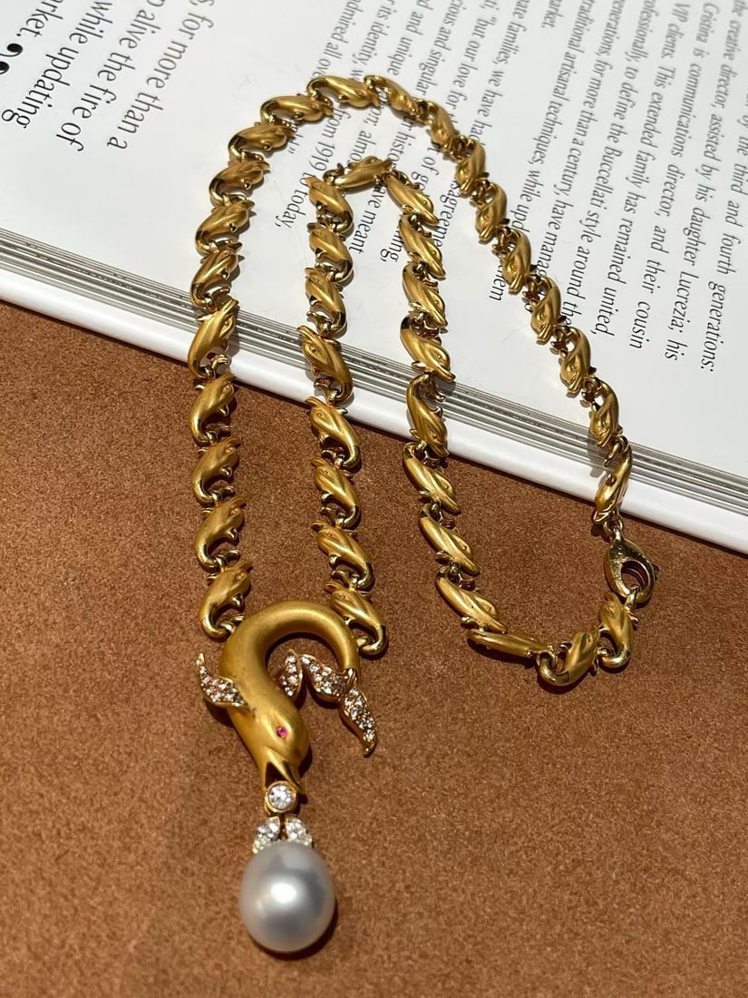 CARRERA Y CARRERA DOLPHIN PEARL DIAMOND NECKLACE (1 of 8)