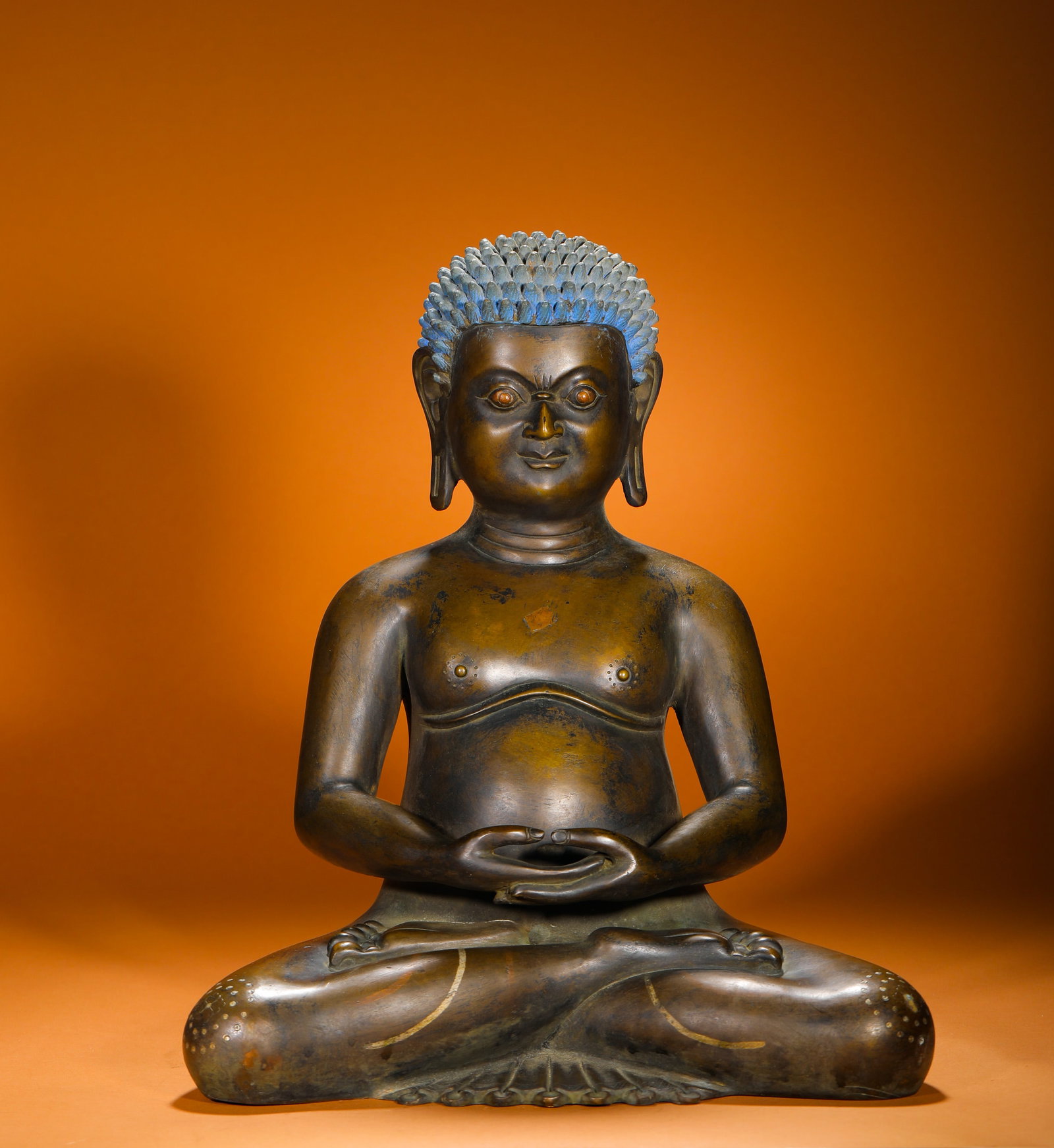 A BRONZE INLAID SILVER SEATED BUDDHA OF SAKYAMUNI FROM THE QING DYNASTY (1 of 11)