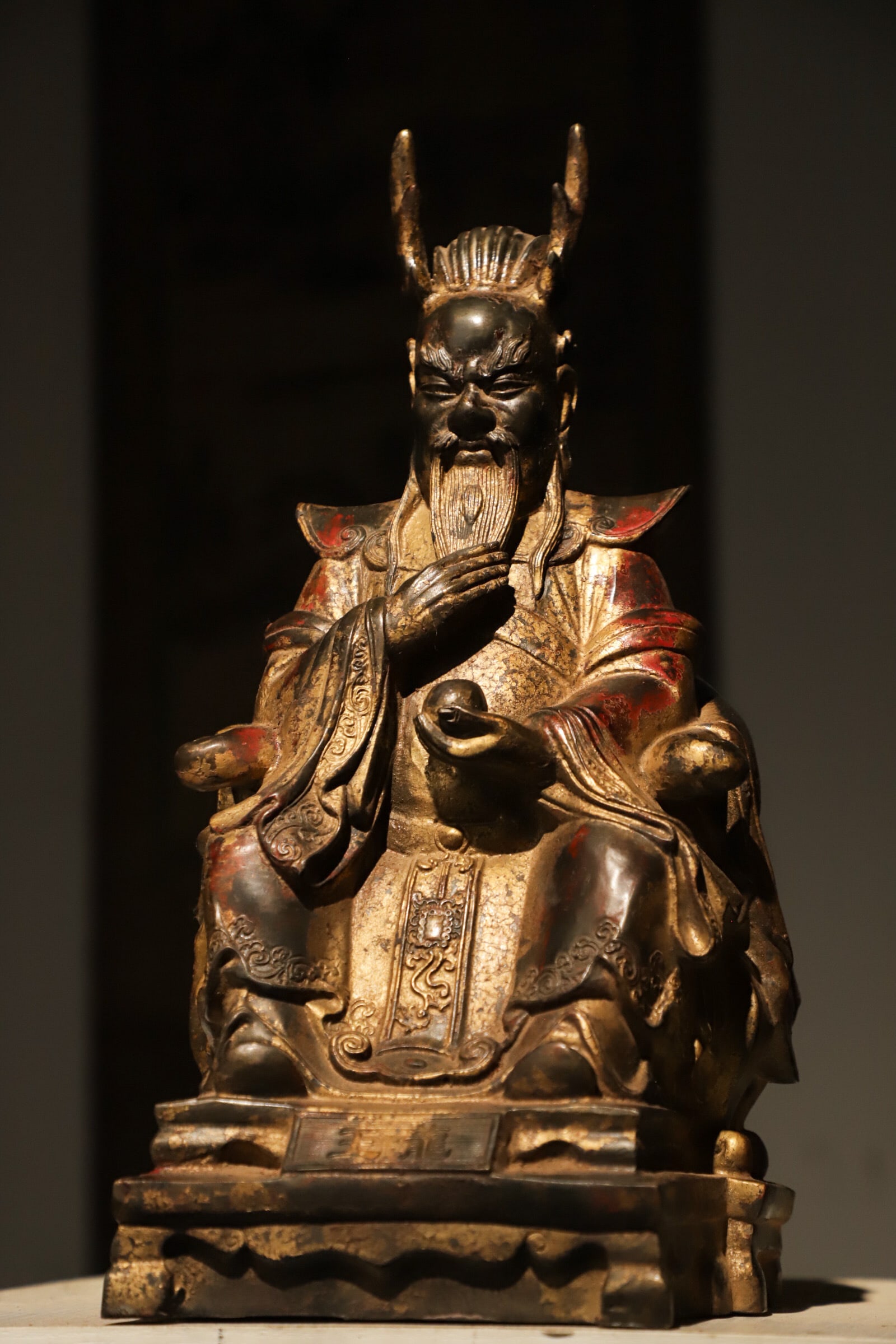 A GILDED BRONZE STATUE OF THE DRAGON KING IN THE MING DYNASTY (1 of 9)