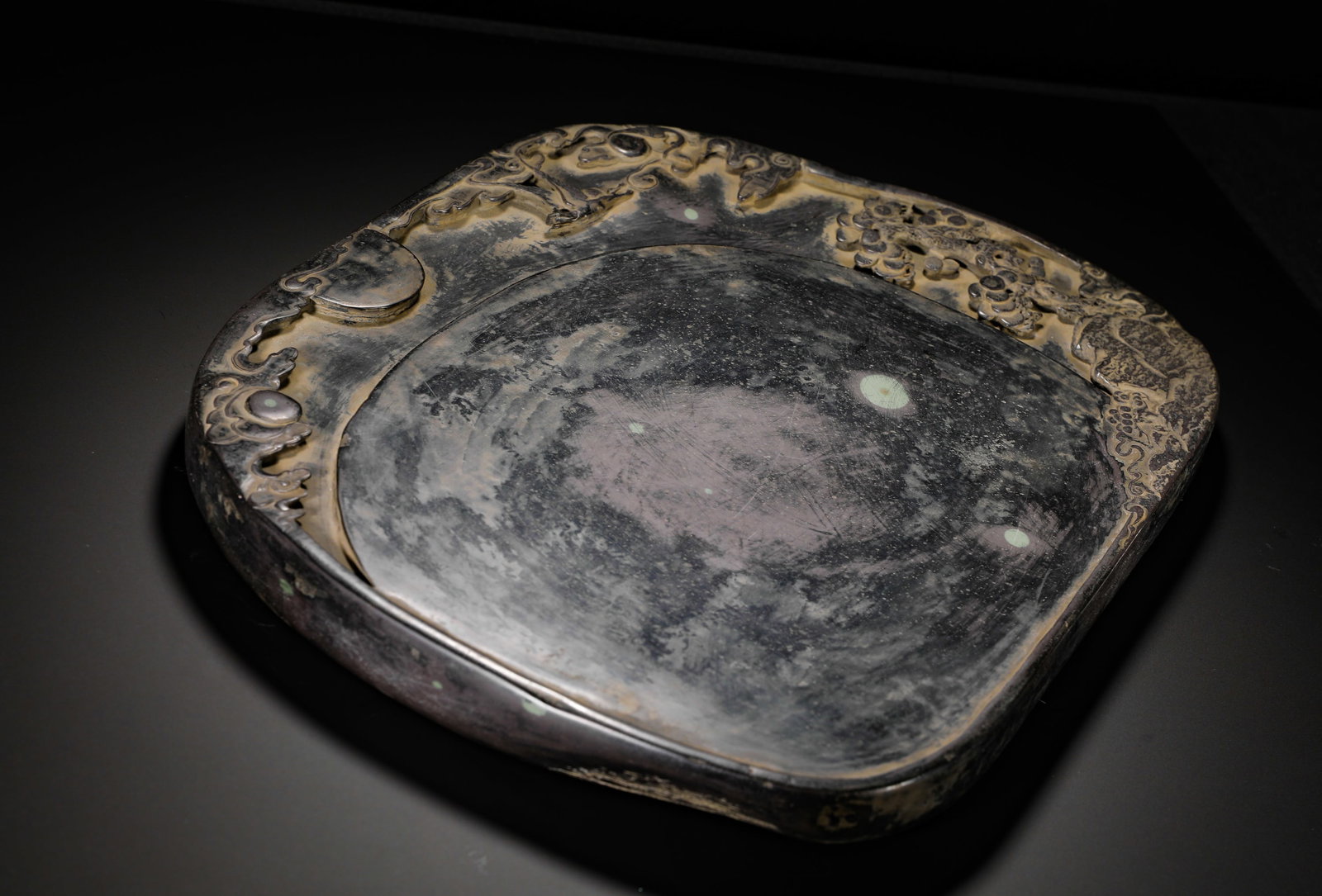 "QI MO SHI" INSCRIPTION, WEN FANG DUAN INKSTONE.: Long:43cm(16.93in) Width:31cm(12.20in) Weight:7440g(16.40lb)