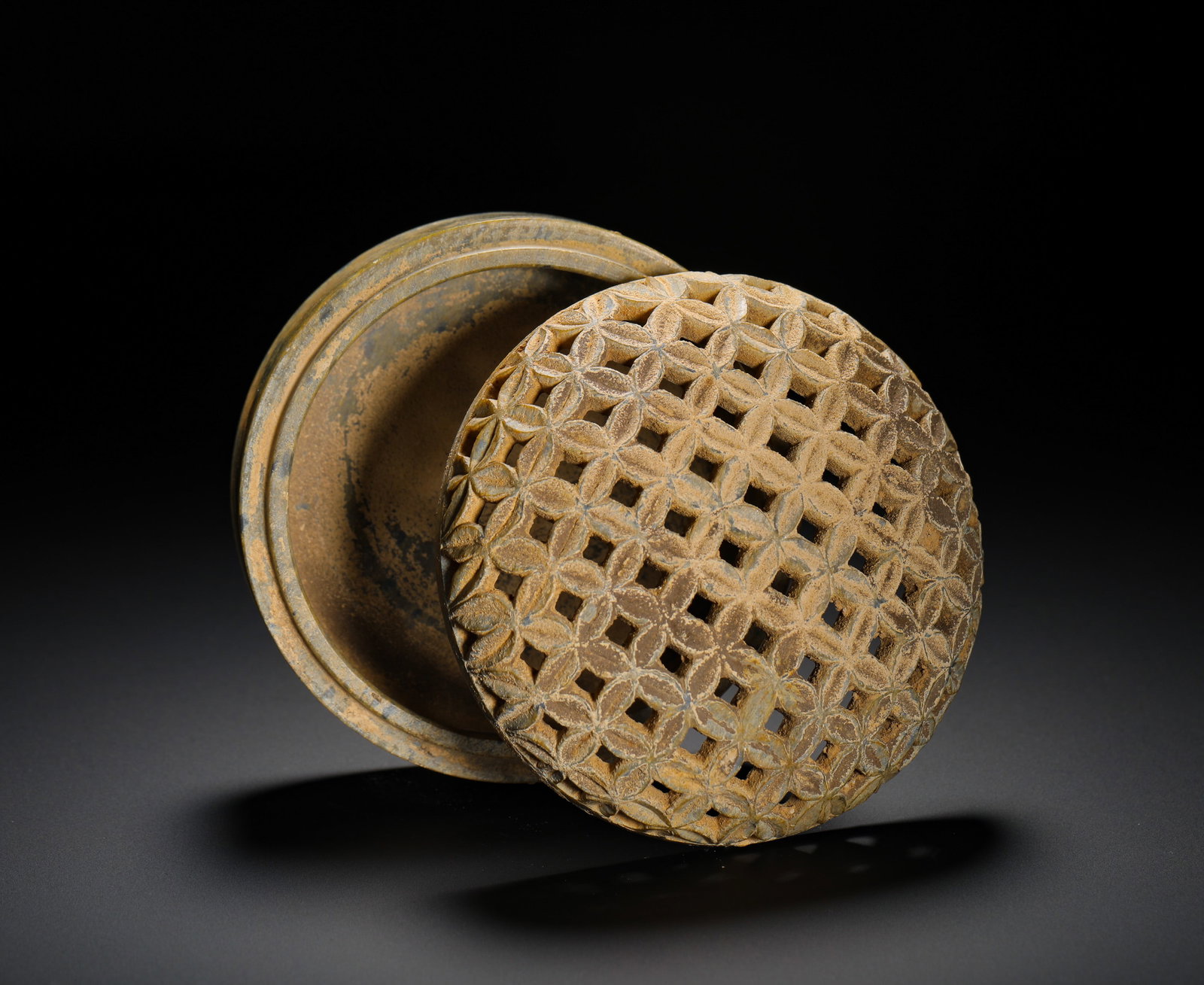 HAN DYNASTY FOUR-LEAF PATTERNED STONE INCENSE CAP - 6