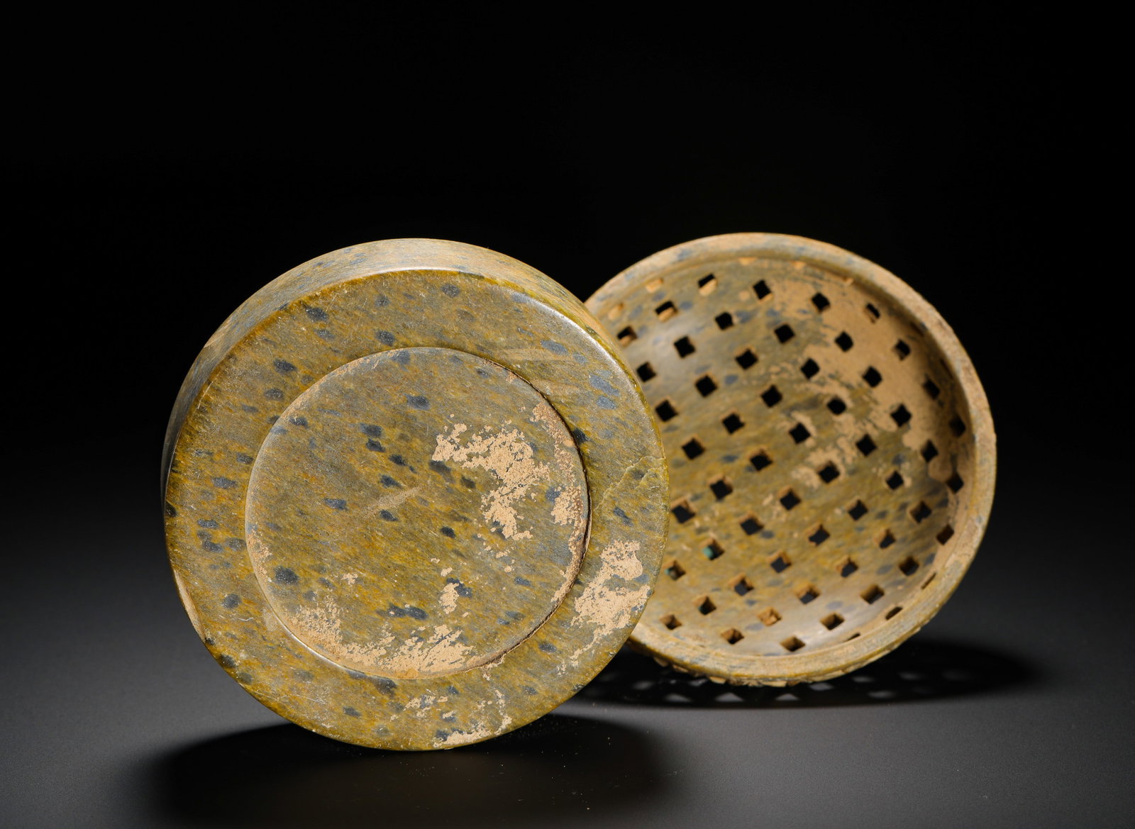HAN DYNASTY FOUR-LEAF PATTERNED STONE INCENSE CAP - 7