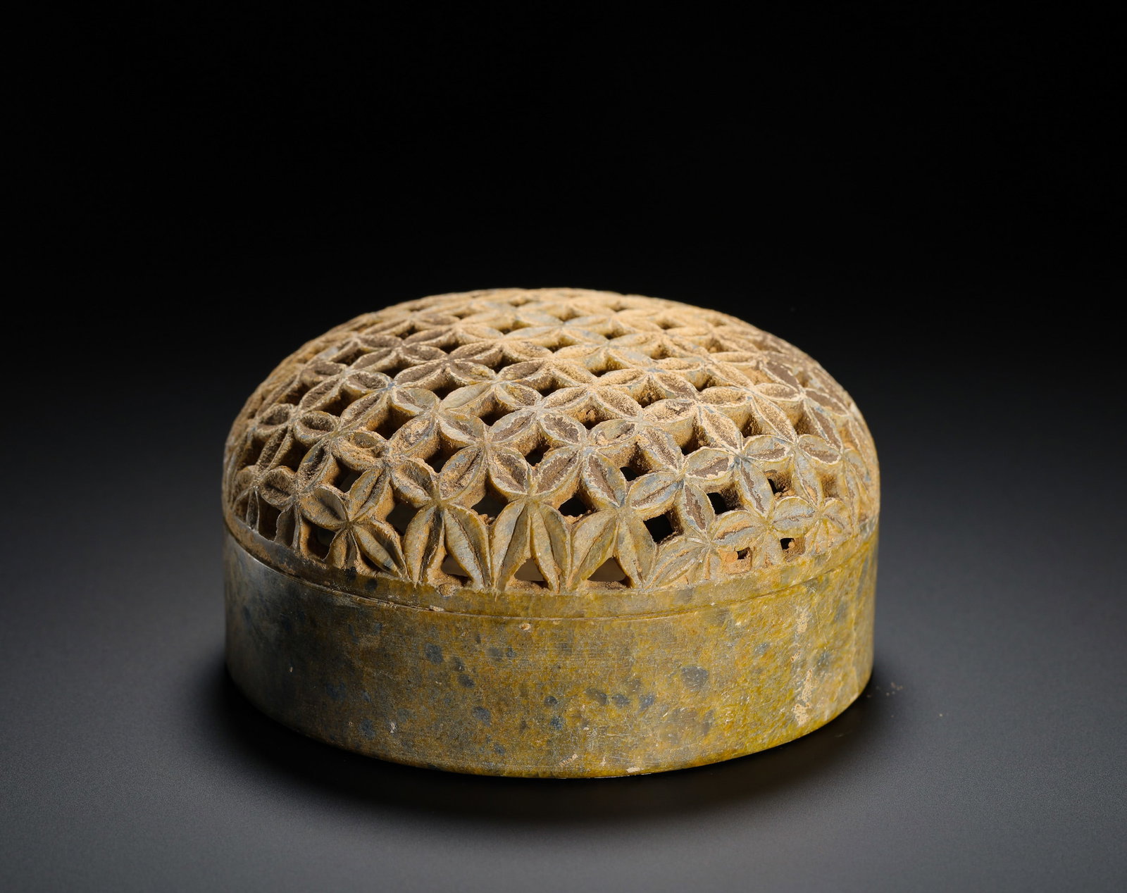 HAN DYNASTY FOUR-LEAF PATTERNED STONE INCENSE CAP - 8
