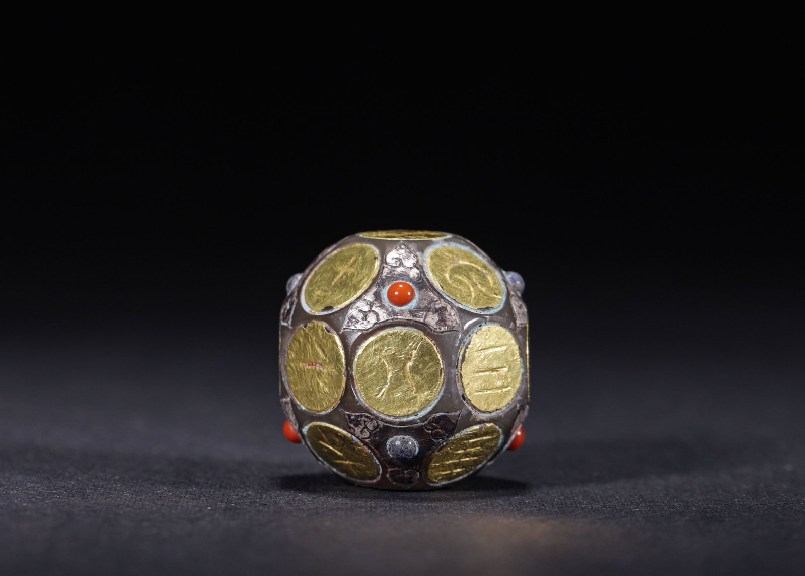BRONZE EIGHTEEN-SIDED DICE INLAID GOLD, SILVER, LAPIS LAZULI AND CARNELIAN, HAN DYNASTY (202 BC ?C: W 2.6cm (1.024 in); Wt 32g (0.071 lb),Eighteen-sided gaming dice cast in bronze. Each facet is decorated with archaic seal script incised on inlaid gold; edges are outlined with silver inlay, interspe