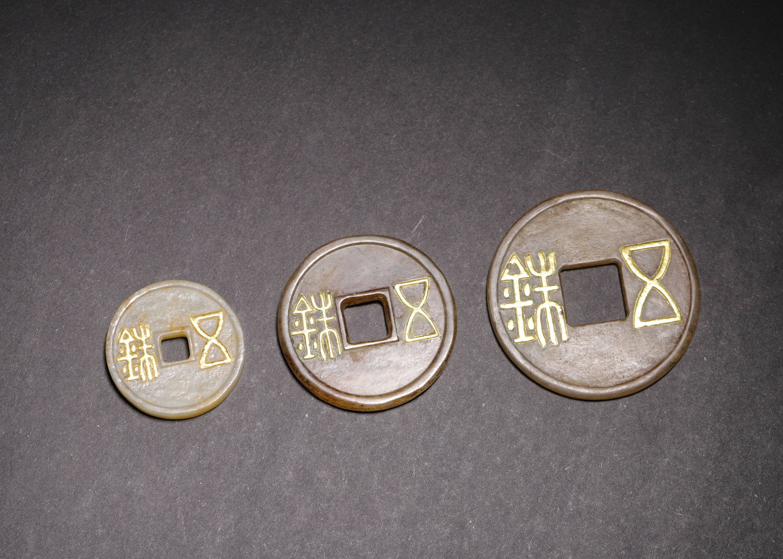SET OF THREE JADE COIN PENDANTS WITH GILDED DECORATION IN WUZHU STYLE, QING DYNASTY (1644-1912 AD) (1 of 15)