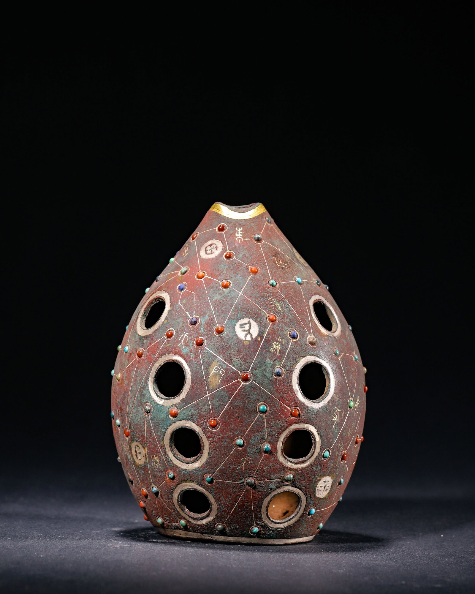 GOLD & SILVER INLAID BRONZE XUN WITH STAR MAP & GEM INLAYS, HAN DYNASTY (206 BC?C220 AD): H 13cm (5.12 in); D 10cm (3.94 in); Wt 657g (1.45 lb),Bronze ovoid xun with gilt rim, inlaid with gold, silver, turquoise and agate, decorated with 28 lunar mansions star map, archaic script and finge