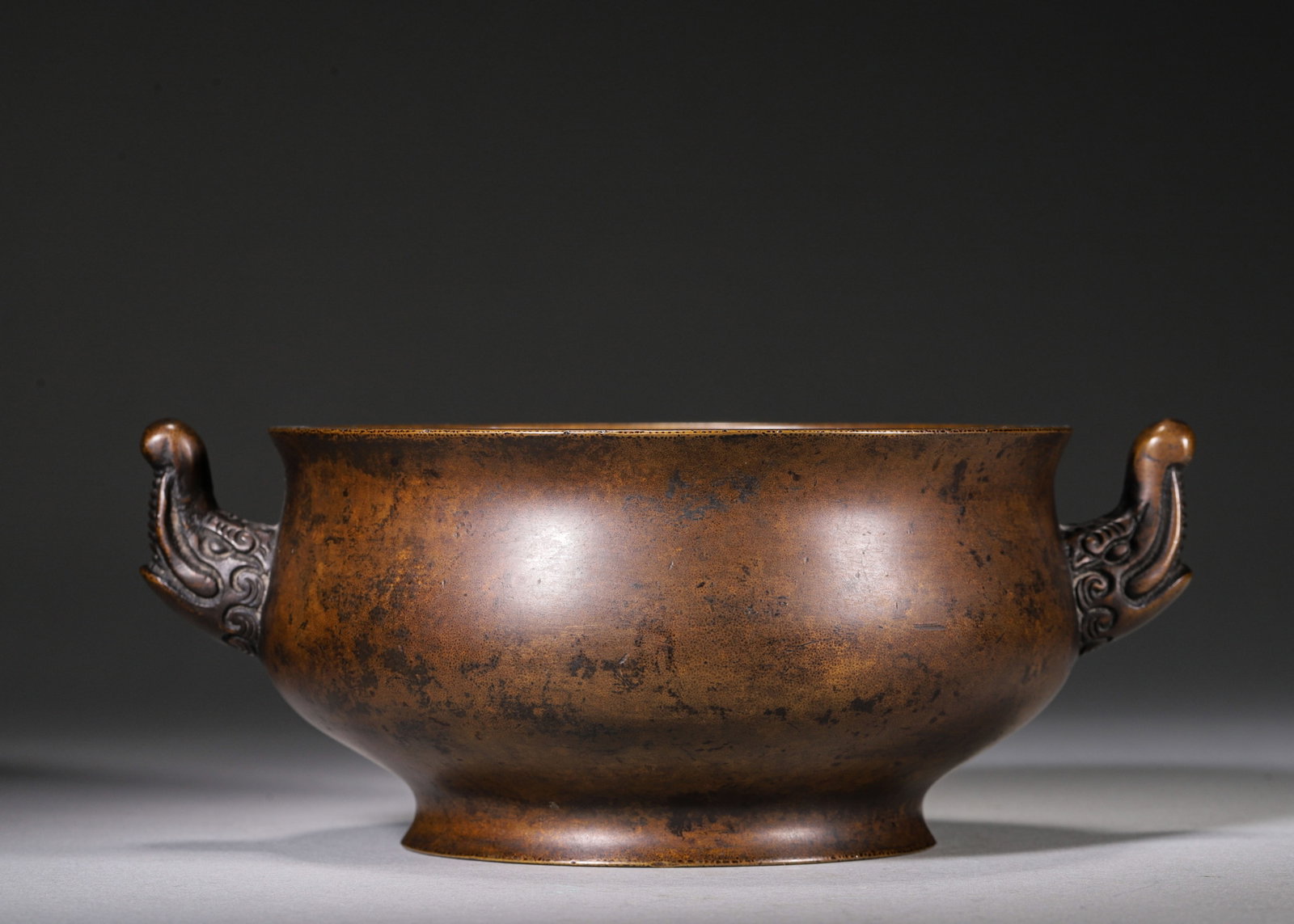 QING DYNASTY BRONZE CENSER WITH ELEPHANT HEAD EARS, INSCRIBED "JING DE TANG??: W 18cm (7.087 in); H 7cm (2.76 in); Wt 1579g (3.48 lb),Cast from fine bronze, this gui-style censer features outward flared rim and plump rounded body, fitted with a pair of finely sculpted elephant-h