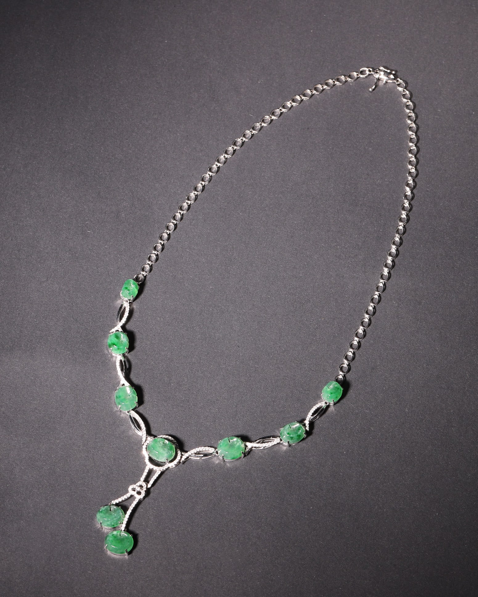 AN 18K WHITE GOLD NECKLACE SET WITH GREEN JADEITE AND DIAMONDS (1 of 6)