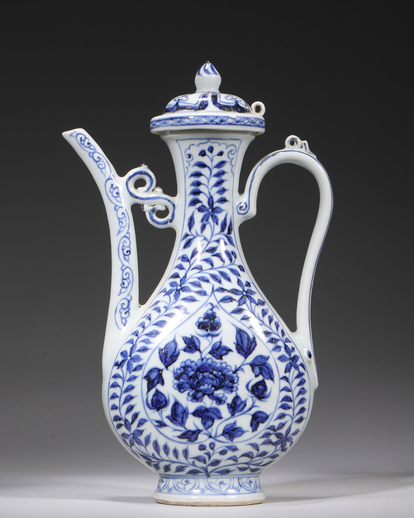 MING DYNASTY BLUE AND WHITE COVERED EWER WITH INTERLOCKING PEONY SCROLLS, YONGLE PERIOD (1403?C1424 (1 of 8)