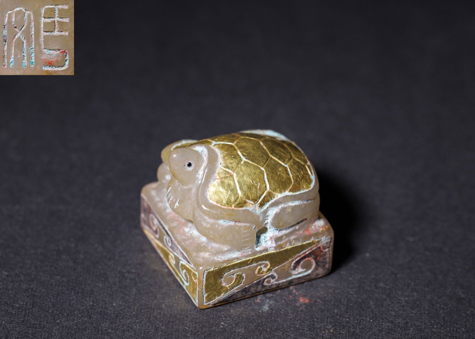 HETIAN JADE SEAL WITH TORTOISE KNOB DECORATED IN GILDING AND SILVER PAINTING, HAN DYNASTY (202 BC ?C: L 2.2cm (0.87 in); W 2.2cm (0.87 in); H 2.2cm (0.87 in); Wt 24g (0.053 lb),Carved from Hetian jade with square base surmounted by a tortoise knob. The carapace features neatly defined scute patterns r