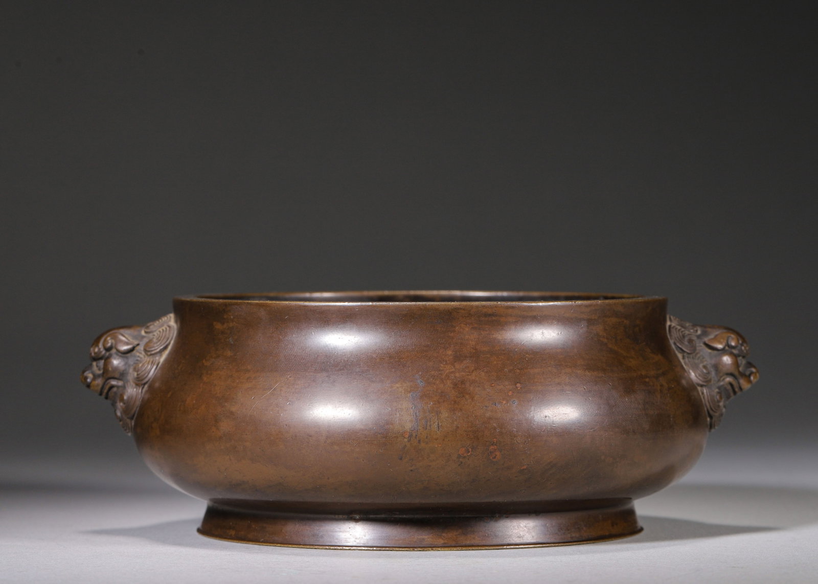 MING DYNASTY BRONZE GUI-STYLE CENSER WITH LION HEAD EARS, MARK "DA MING XUANDE NIAN ZHI??: W 17cm (6.69 in); H 6cm (2.36 in); Wt 1146g (2.53 lb),Cast from fine bronze, this gui-style censer features slightly flared rim and plump rounded body, fitted with a pair of sculpted lion-head ears wi