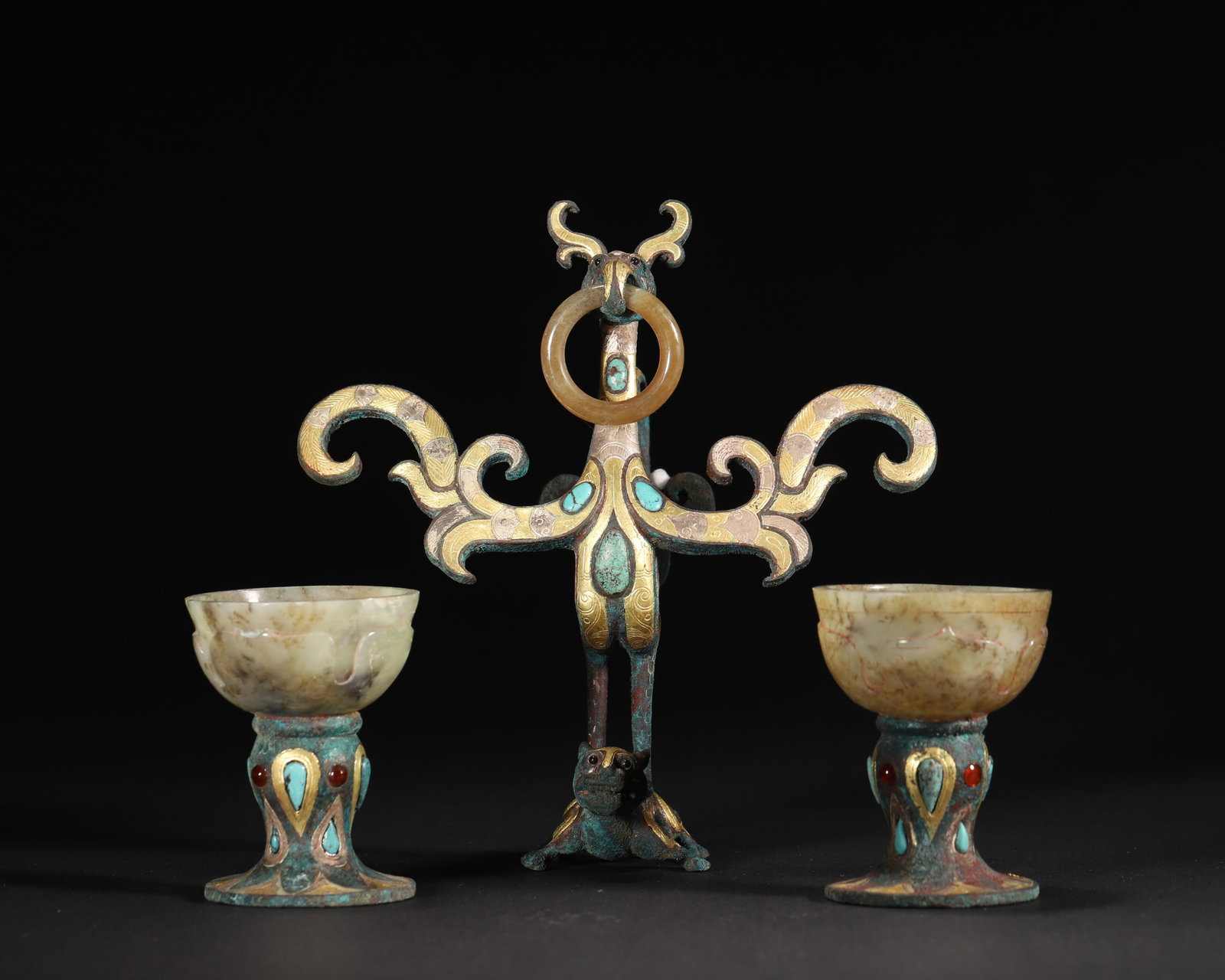 Western Han Dynasty Gold Inlaid Turquoise And Agate Inlaid Jade Stem Cups With Phoenix Stand (Set): 5.51in x 3.15in x 5.91in (14.0cm x 8.0cm x 15.0cm), 1.213lb (550.0g)This exquisite Western Han set features two jade stem cups on a gold inlaid bronze phoenix stand, inlaid with turquoise and agate. T