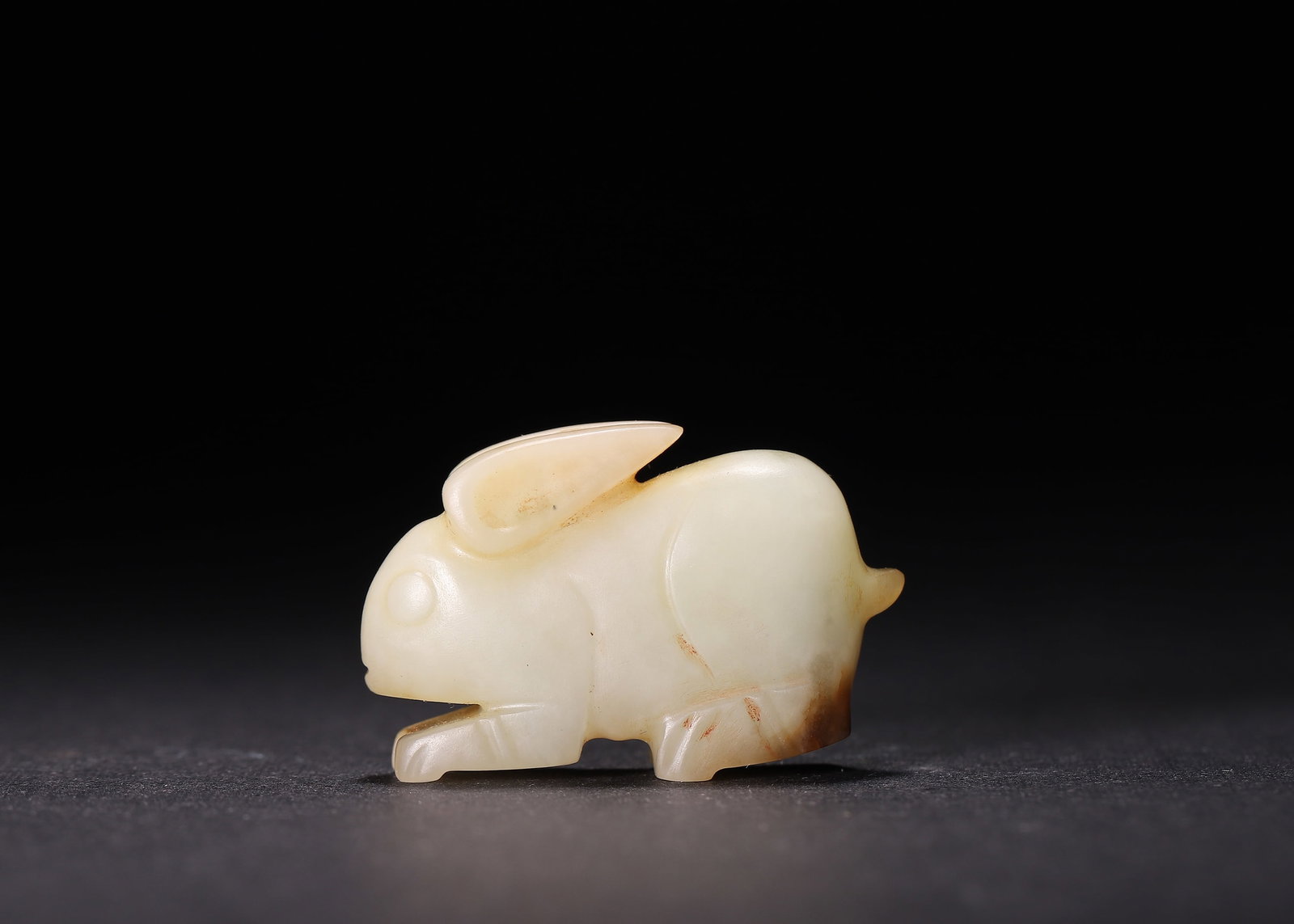 Hetian White Jade Hare Pendant With Russet Inclusions, Western Zhou Dynasty (1 of 6)
