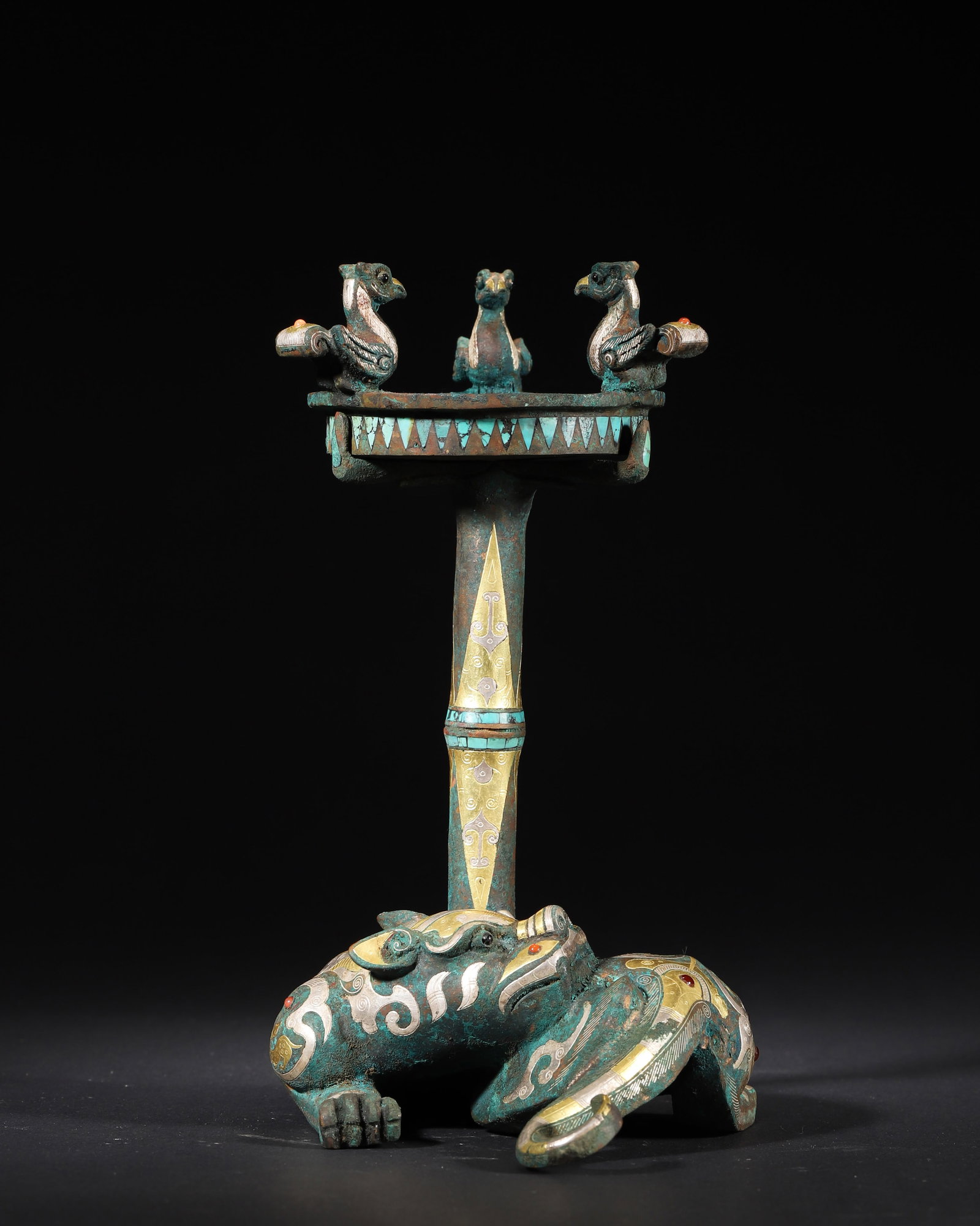 Warring States To Early Western Han Dynasty Bronze Lamp With Inlaid Gold, Silver And Gemstones,: 5.51in x 4.72in x 8.27in (14.0cm x 12.0cm x 21.0cm), 2.926lb (1327.0g)A Warring States to Early Han bronze lamp, supported by a recumbent beast inlaid with gold, silver, turquoise and agate. The tray 