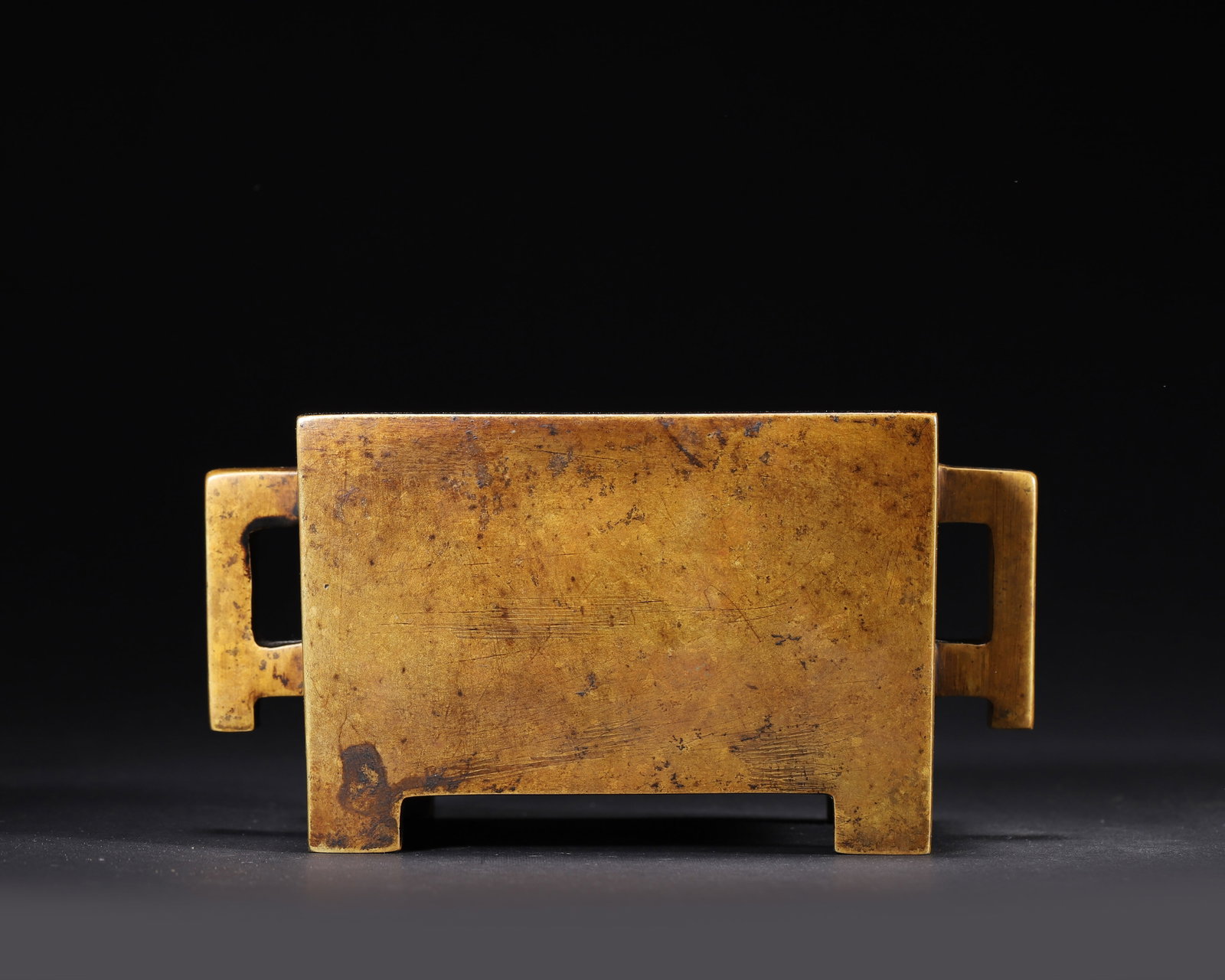 Xuande Period, Ming Dynasty: A Bronze Rectangular Censer With Halberd-Form Handles And "Da Ming Xuan: An imperial bronze rectangular censer from the Xuande period of the Ming Dynasty, featuring elegant halberd-form handles, a refined body, and a rich eel-skin patina. The base bears the official "Da Mi
