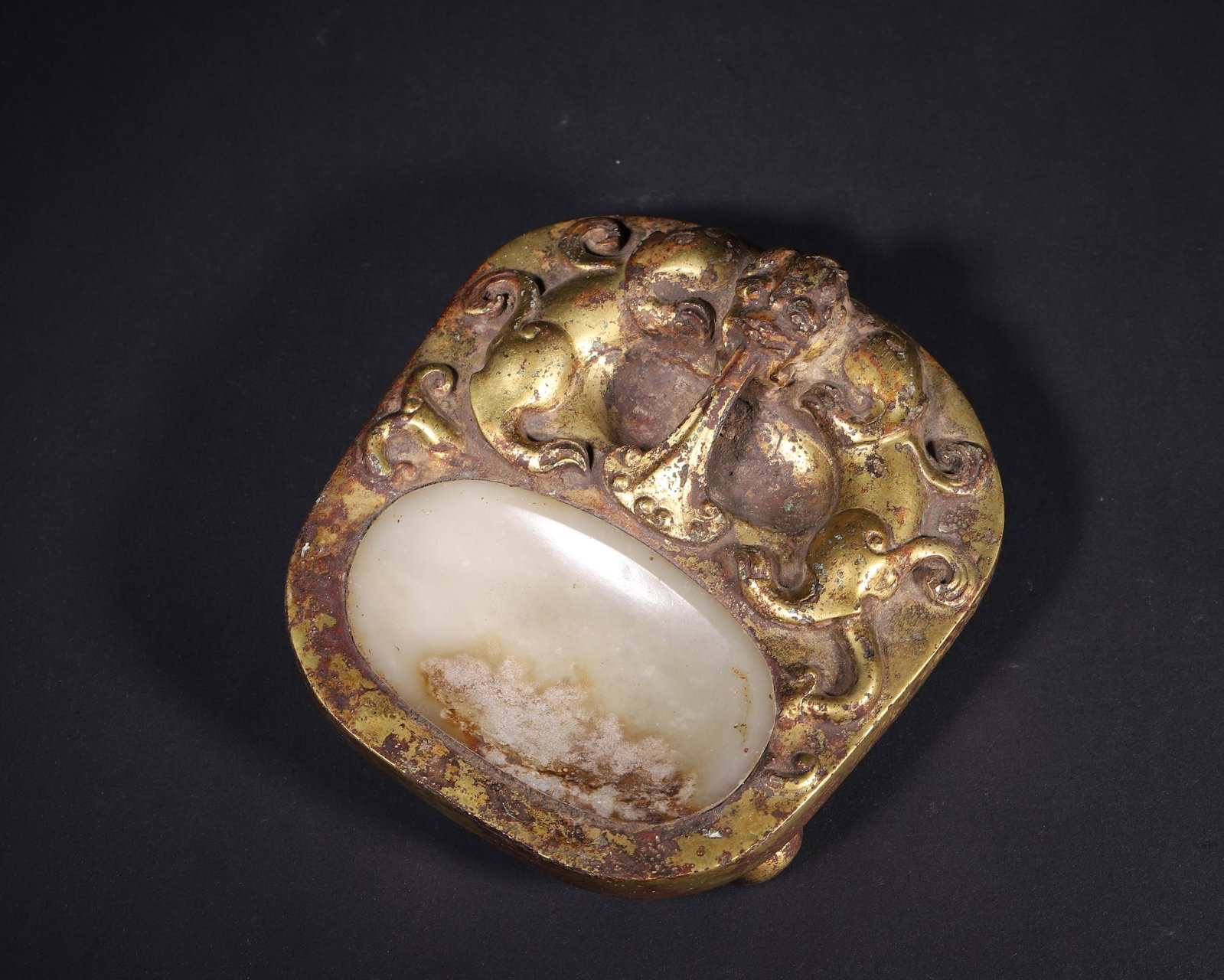 Han Dynasty, Gilt Bronze Inkstone Inlaid With Jade And Chilong Carving (1 of 7)