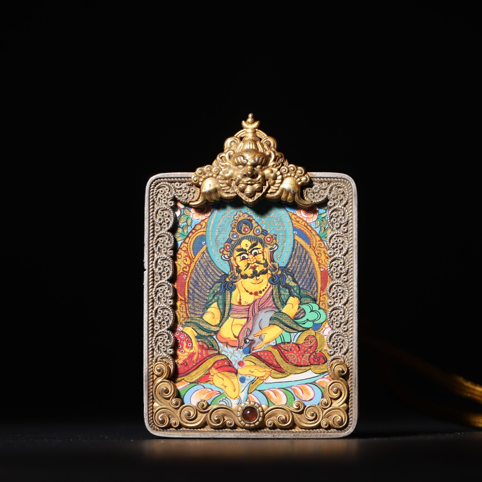 Qing Dynasty, Yellow Wealth God Gau Thangka Pendant: Qing Dynasty portable gau pendant with inner painted Yellow Wealth God thangka in rich pigments, religious patterns carved on reverse, for personal wear, worship and collection.L5.6cm (2.20 in); W4.5c
