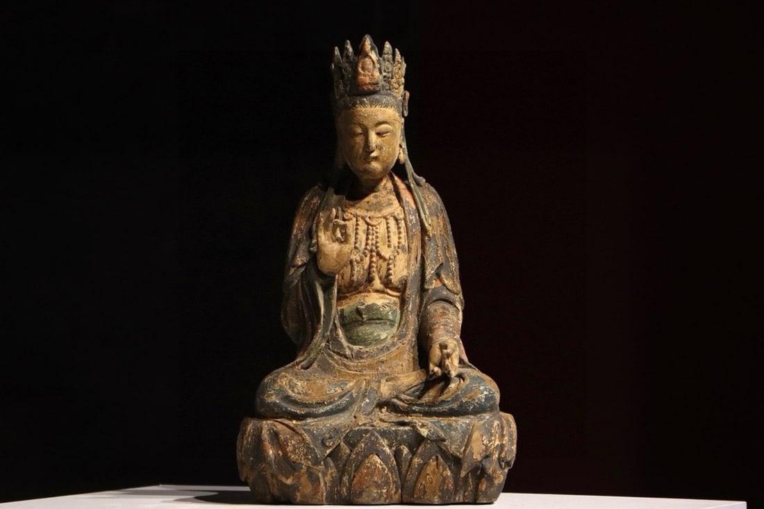A Gilt Lacquered Wooden Seated Statue Of Avalokitesvara,Ming Dynasty (1 of 8)