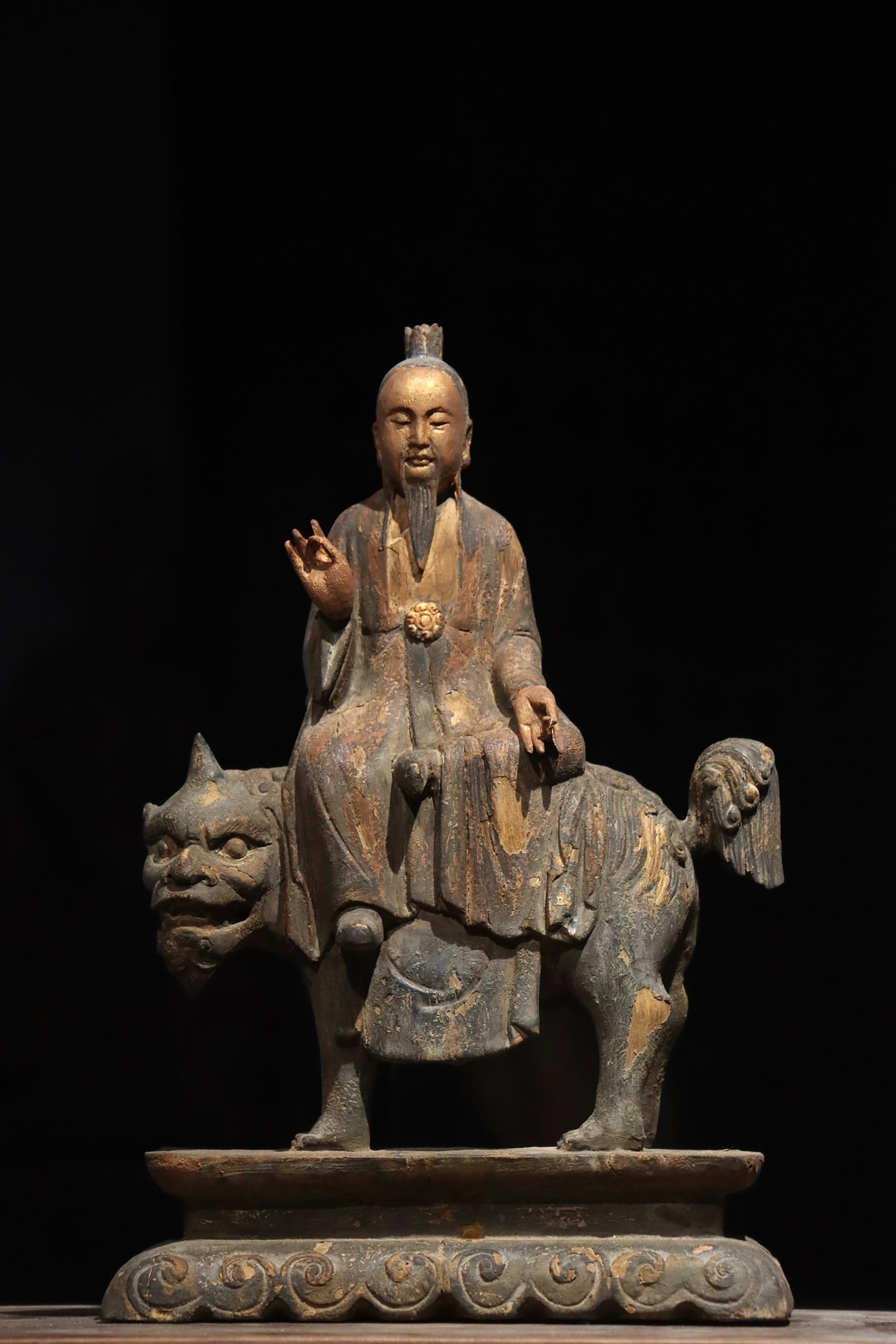 A Gilt Lacquered Supreme Lord Taiyi Saviour Of Suffering,Song Dynasty: Material: Nanmu WoodDimensions: Height 40 cmThe Supreme Lord Taiyi Saviour of Suffering holds an exalted status in Taoism. Greatly compassionate and vowed to deliver all beings from torment, he answer