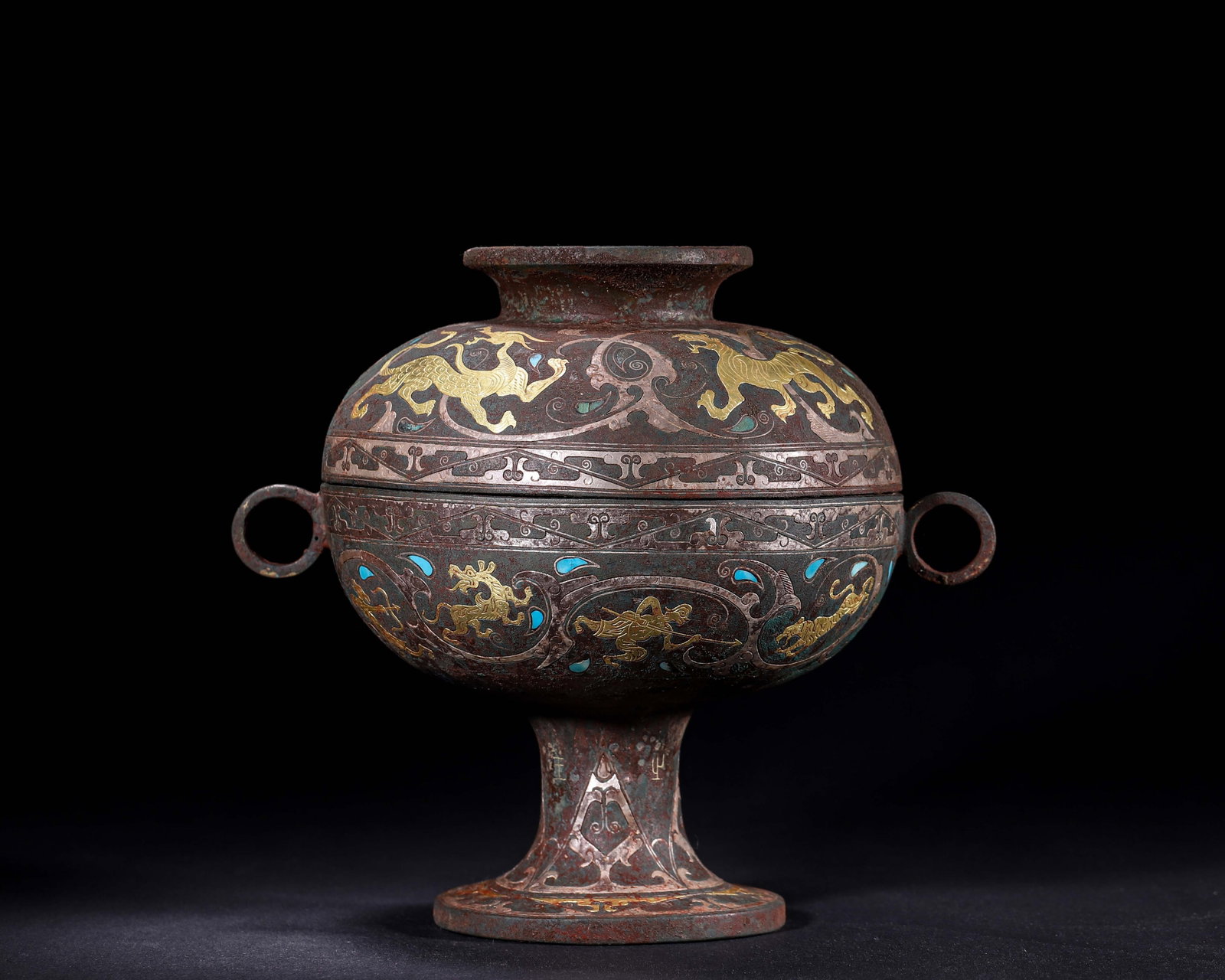 Warring States Period,Bronze Dou With Hunting Pattern Inlaid With Gold, Silver And Turquoise: This is a ritual bronze dou of the Warring States period, equipped with a bowl-shaped lid and loop handles on both sides, standing on a tall stem foot. The vessel is exquisitely inlaid with gold and