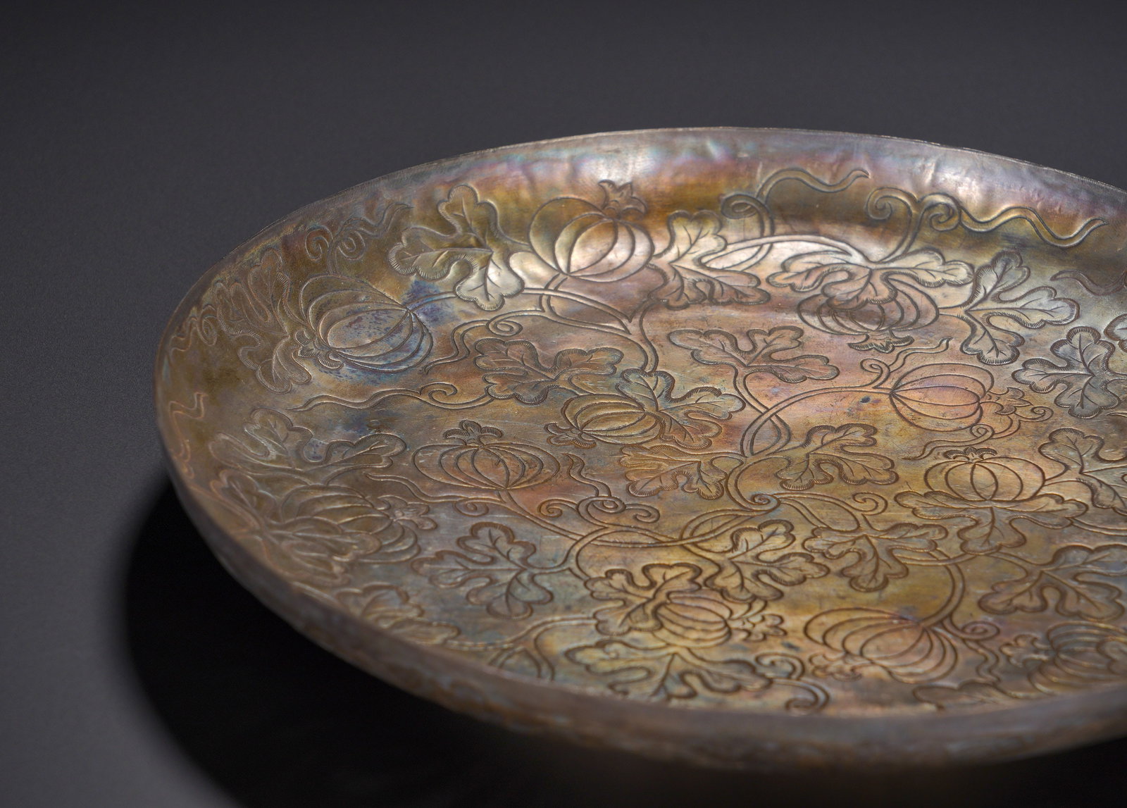 Qing Dynasty Silver Engraved Melon ?? Continuous Pattern Round Plate - 3
