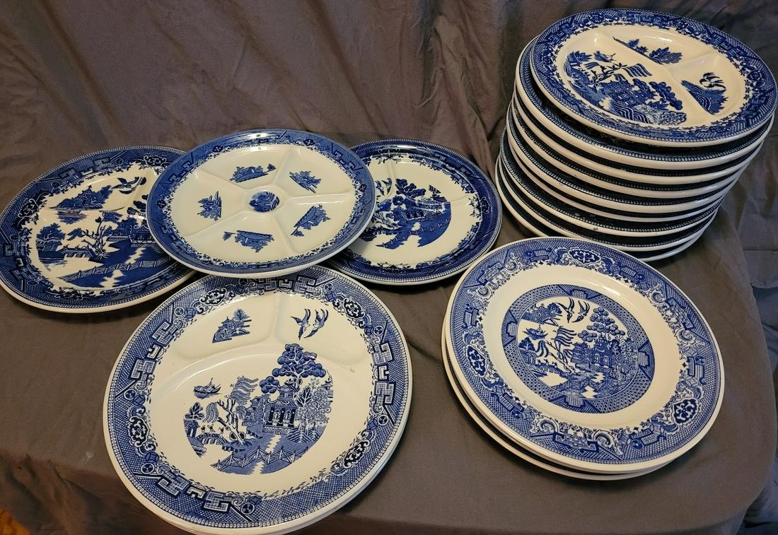 (18) pcs. Blue Willow Including Set Divided Plates - (1 of 1)