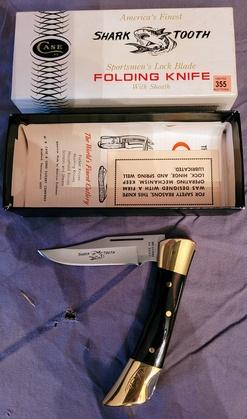 NIB Case Sharktooth Folding Knife (1 of 1)