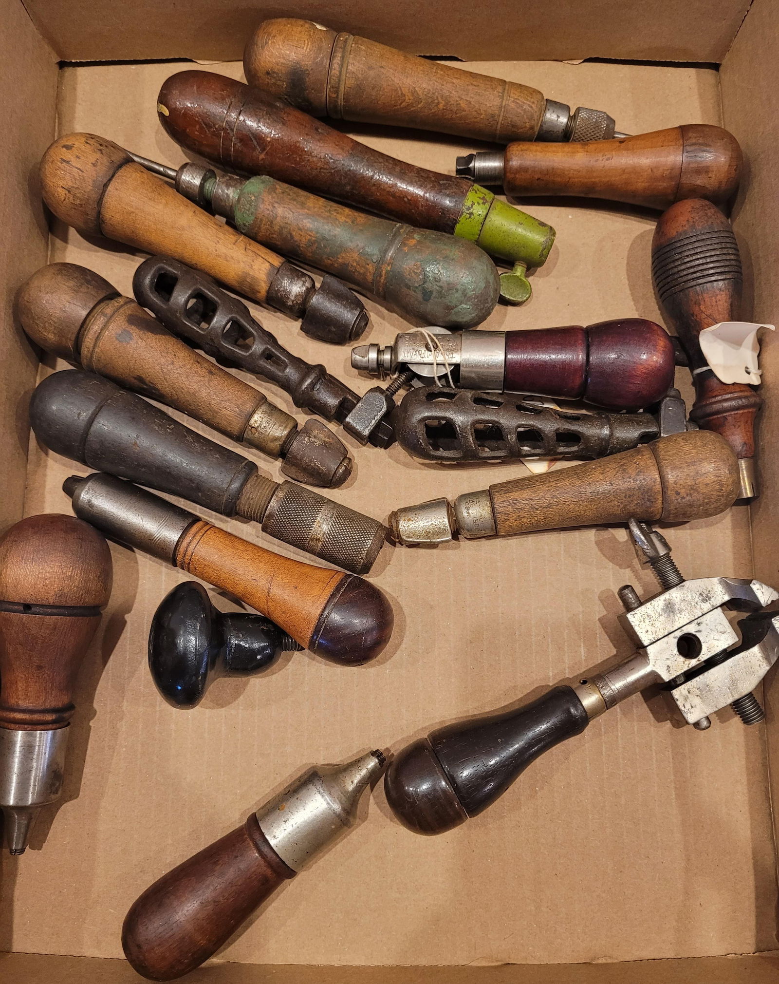 (17) Tool Handles and Attachments (1 of 1)