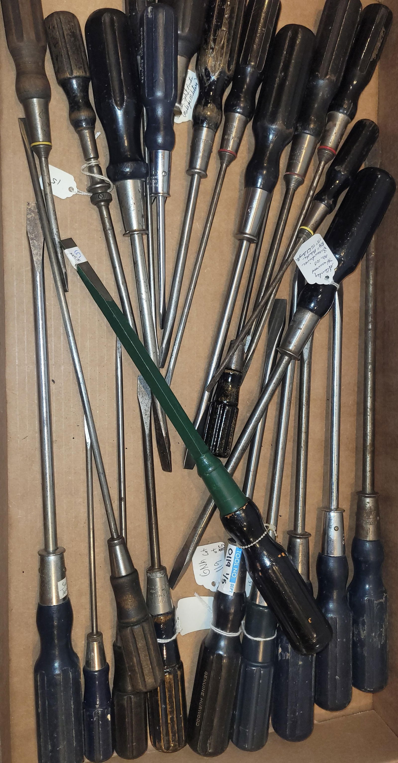 Lot of Stanley Hurwood Screwdrivers & Regular Stanley Screwdrivers (24 pcs.) (1 of 1)