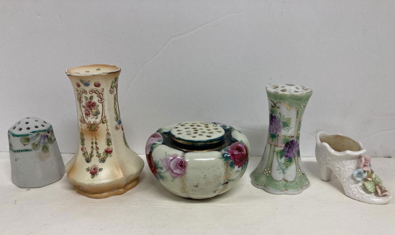 Lot of porcelain hat/hair pin holders: Lot of porcelain hat/hair pin holders (5 items)