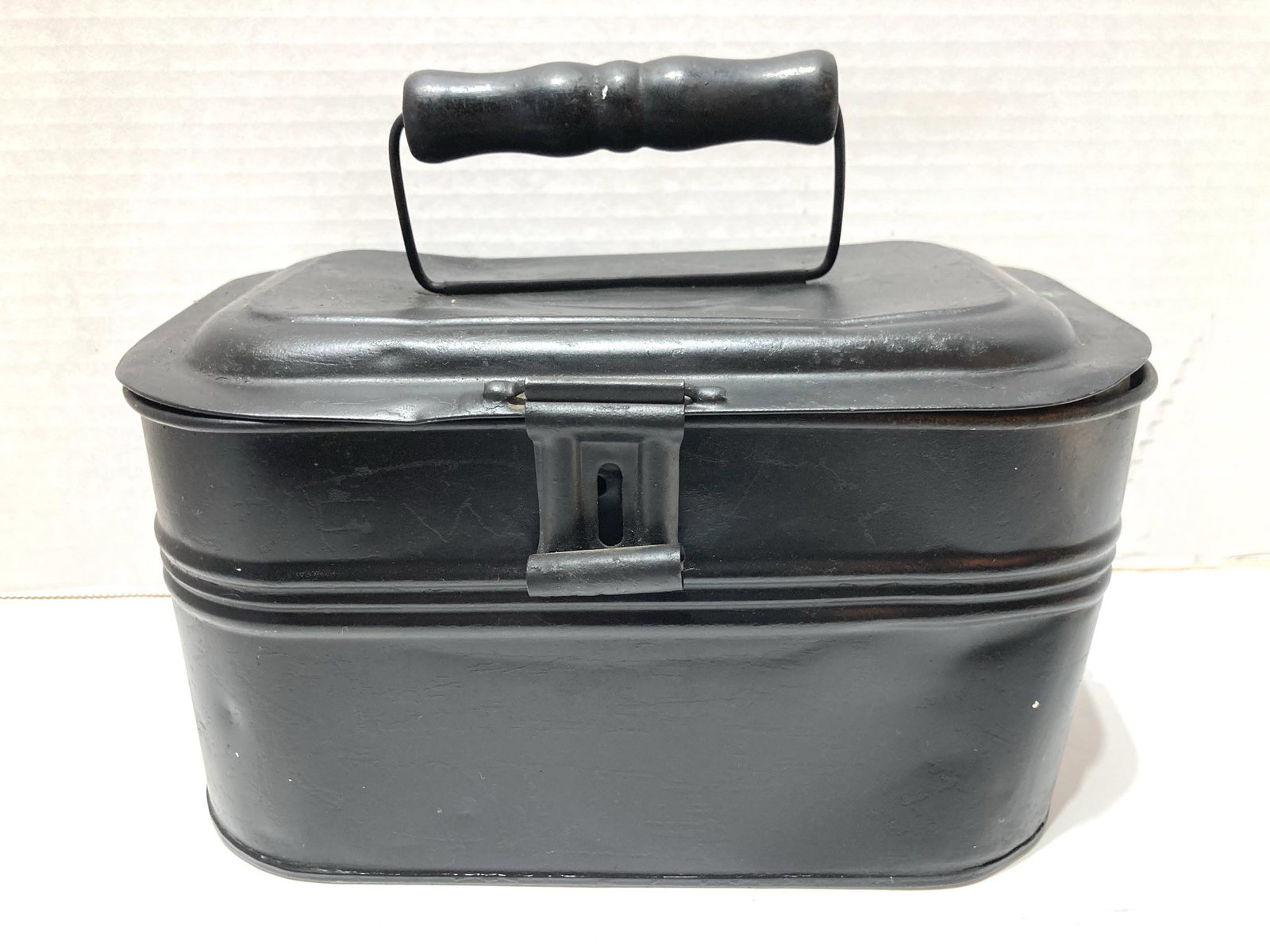 Tin Lunch Box: Tin Lunch Box