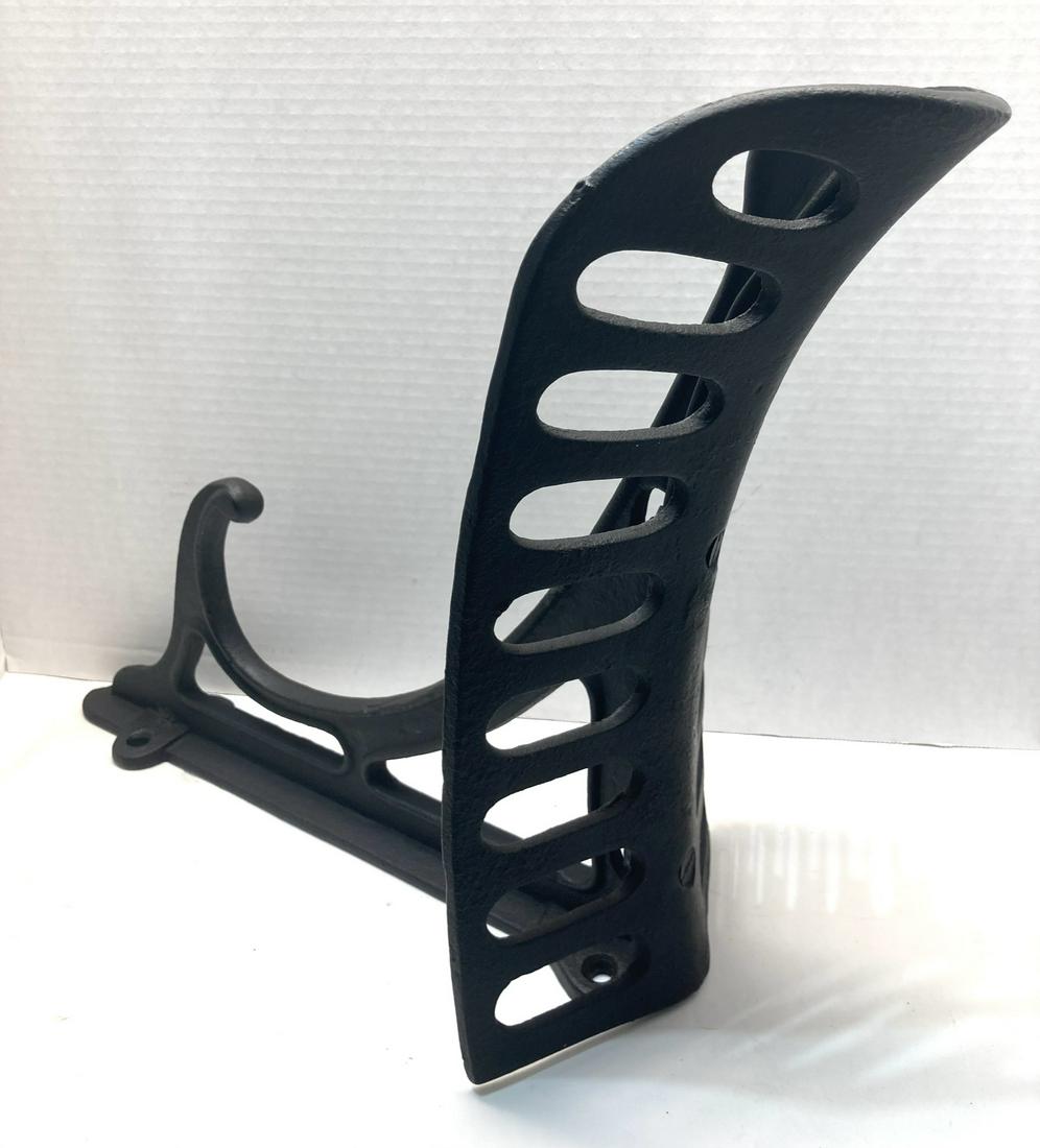 Cast Iron Wall Saddle Stand: Cast Iron Wall Saddle Stand