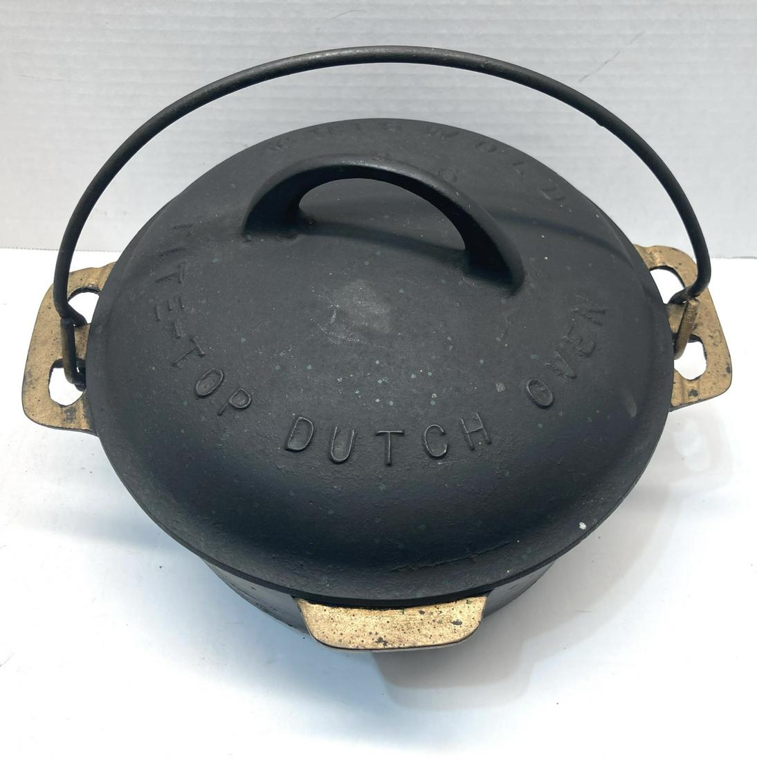 Griswold No 6 Tite-Top Dutch Oven: Griswold No 6 Tite-Top Dutch Oven