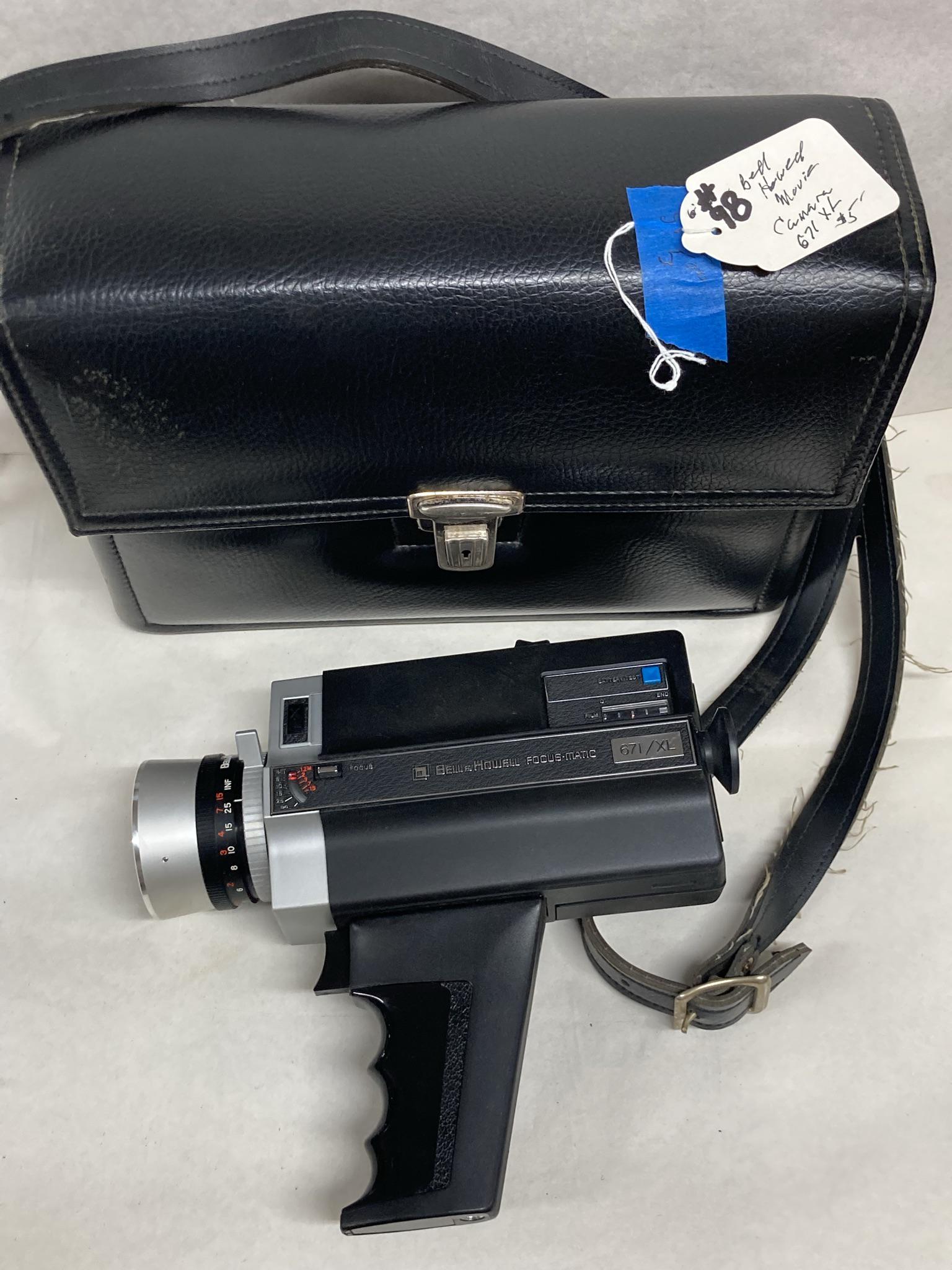 Bell & Howell Movie Camera 671/XL & Case (1 of 4)