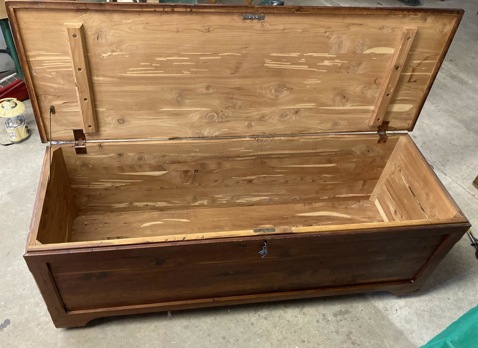 Cedar Chest on Rollers: Cedar Chest on Rollers