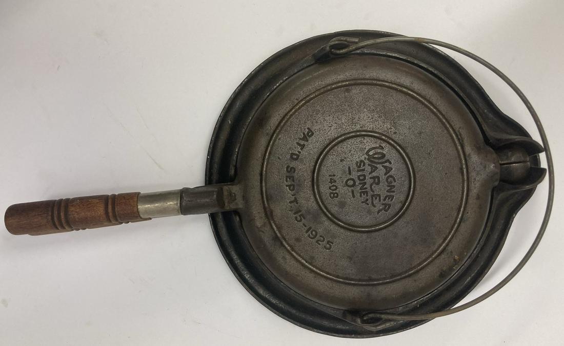 Wagnerware Sydney 0 waffle iron (1 of 5)