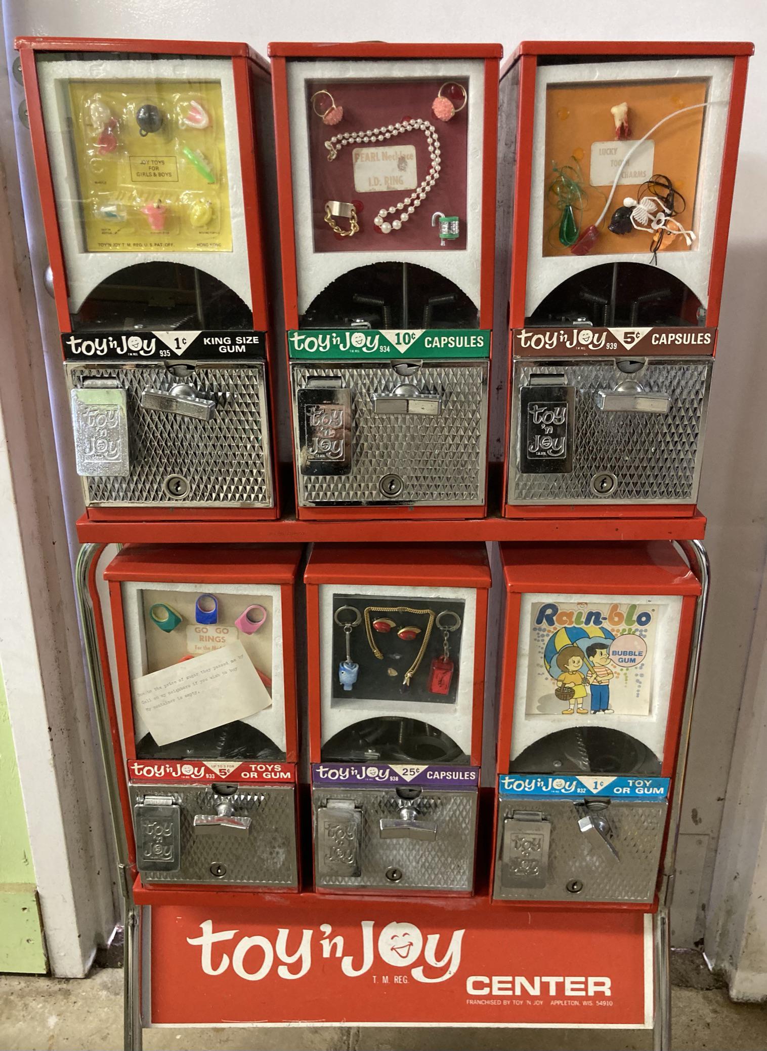 VintageToy Joy Center 6 Vending Machines (1 of 15)