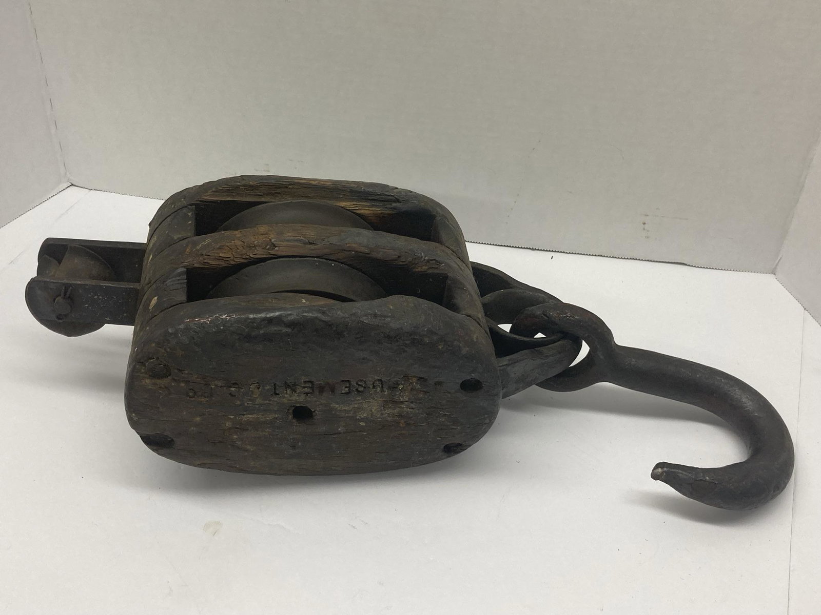 Large Vintage Industrial Cast Iron and Wood Pulley from Amusement & Co (1 of 8)