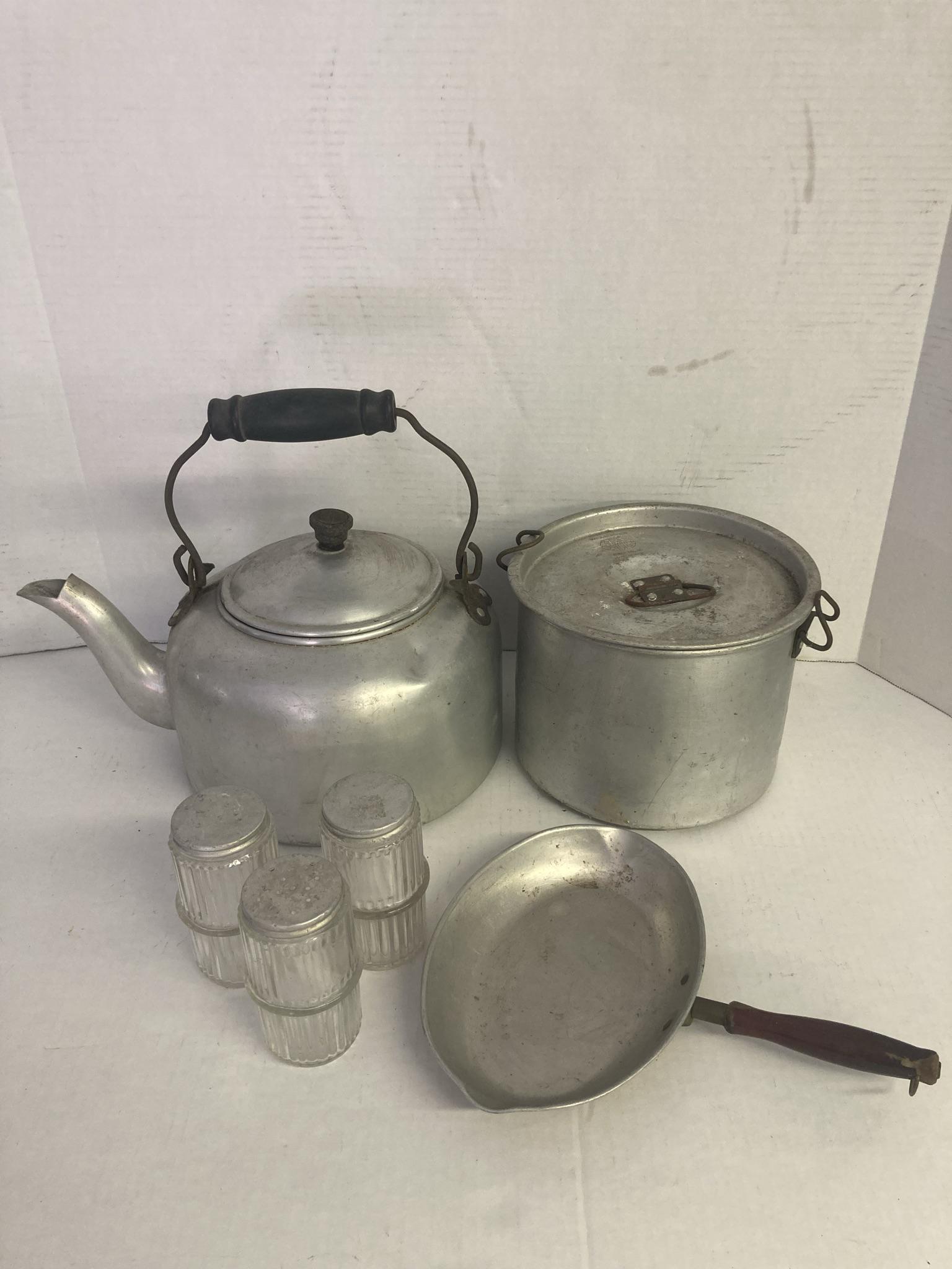 Lot of Vintage Aluminum Kitchen Items, Large kettle, Pot, and Pan (1 of 11)