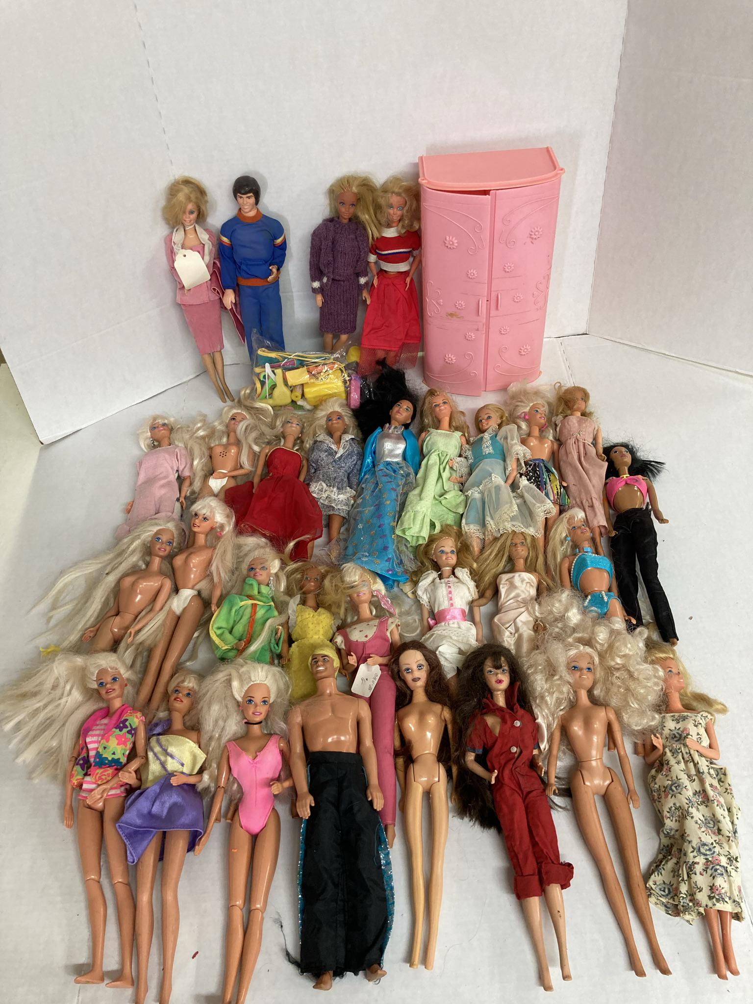 Large Lot of Vintage Barbies with clothes and Accessories: Large Lot of Vintage Barbies with clothes and Accessories