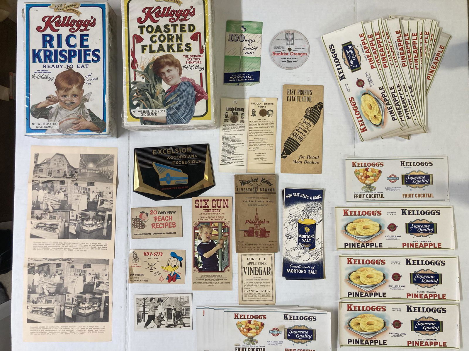 Large Lot of Vintage Advertising, Crate Labels, and Brochures (1 of 11)