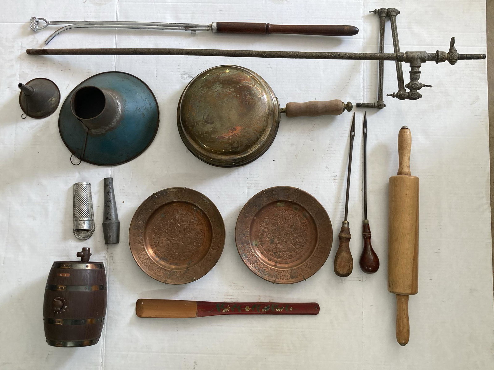 Lot of Vintage Items Including Victorian Valve, Copper Plates. Brass Pot and other Curious Items: Lot of Vintage Items Including Victorian Valve, Copper Plates. Brass Pot and other Curious Items