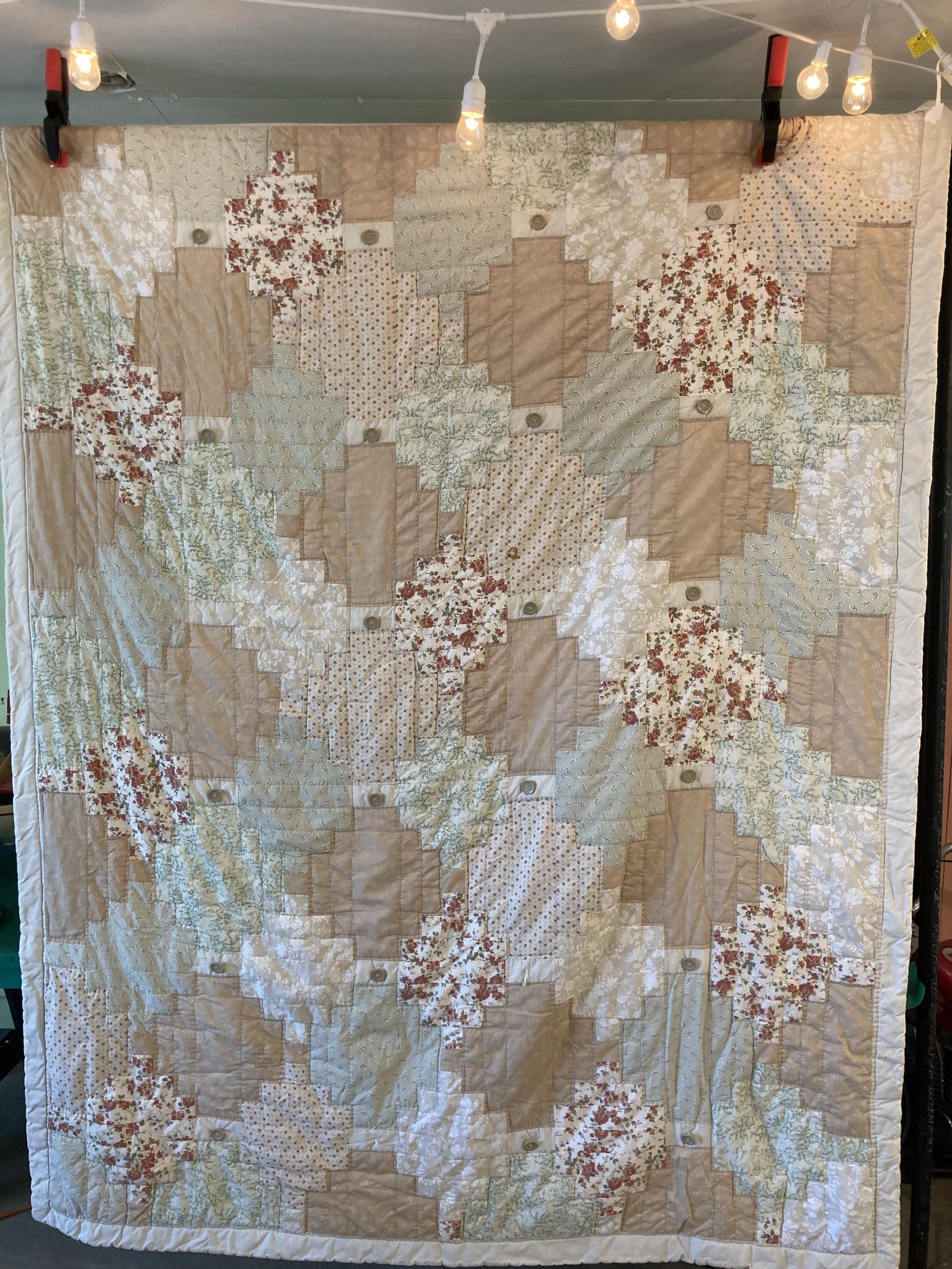 Vintage Handmade Quilt: Vintage Handmade Quilt Measures 63x85