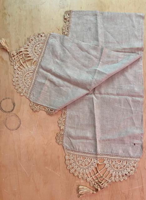 Handsewn Table Runner & Set of 4 Matching Doilies/Runners (1 of 13)