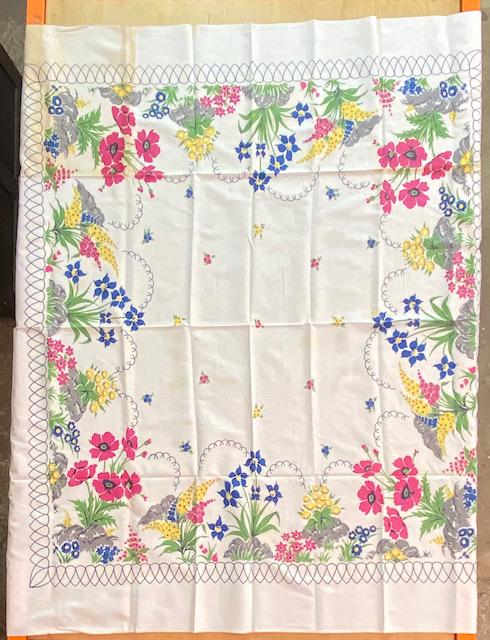 Variety of Vintage Fabrics with One-Sided Prints: Variety of Vintage Fabrics with One-Sided Prints. Could make great table covers/tablecloths. Measurements are approx 53"x93, 48"x90", 64"x79"