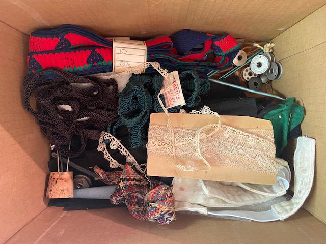 Lot of Vintage Sewing Materials (1 of 5)