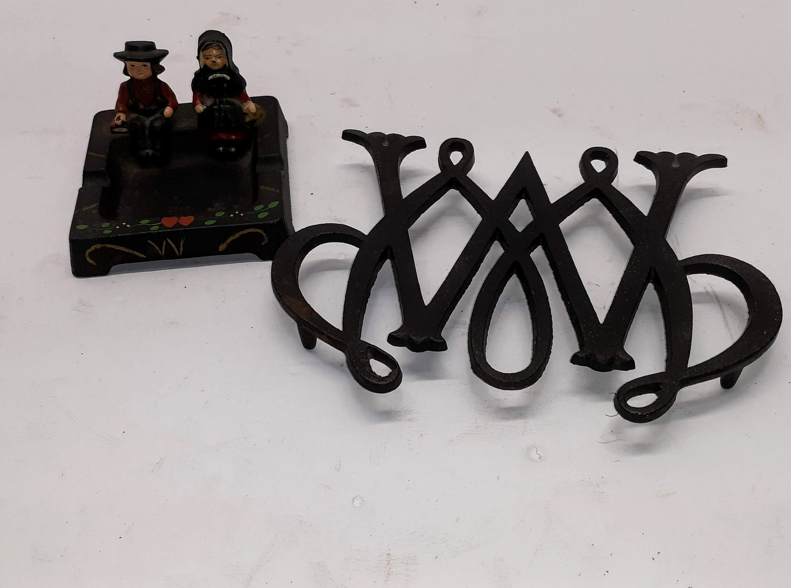 Wilton Cast Iron Ashtray and Vintage Cast Iron Trivet (1 of 12)